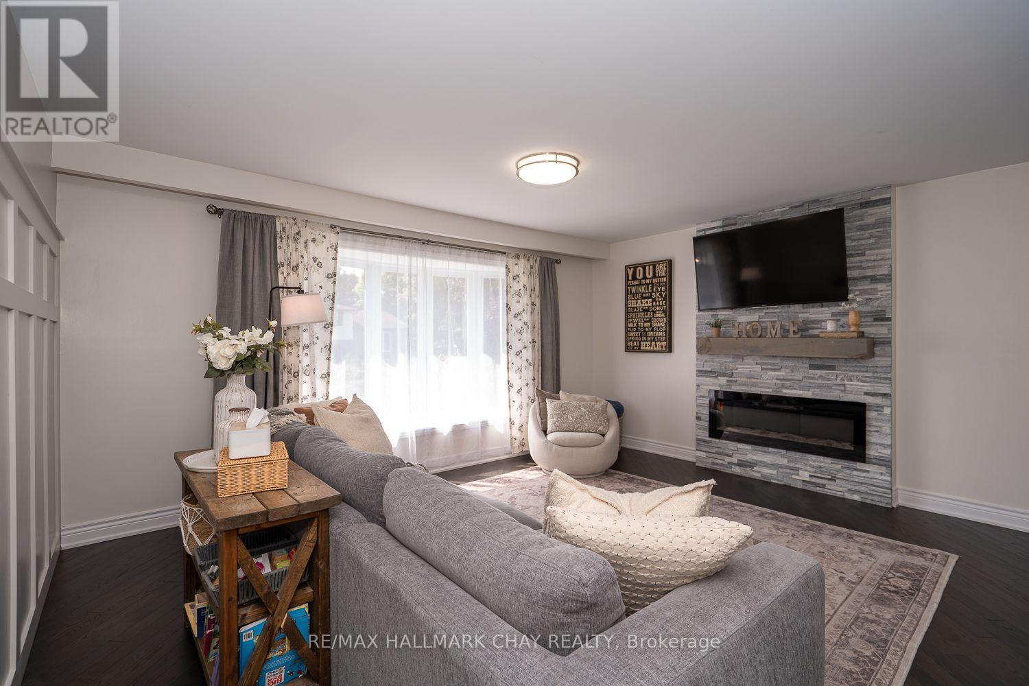 277 Tupper Boulevard, New Tecumseth, Ontario  L9R 1A8 - Photo 4 - N12396306