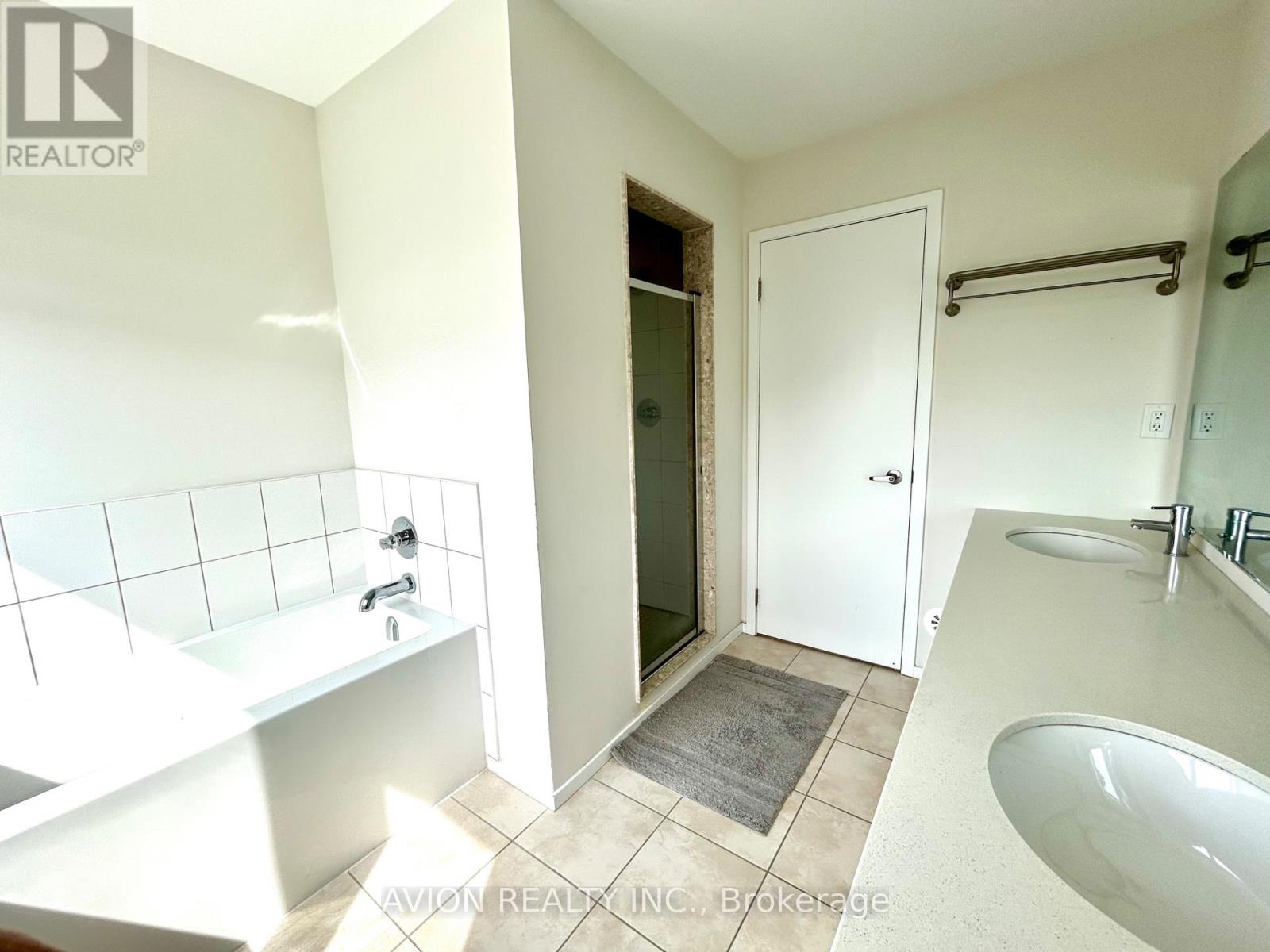 35 Thomas Armstrong Lane, Richmond Hill, Ontario  L4C 5S6 - Photo 14 - N12396319