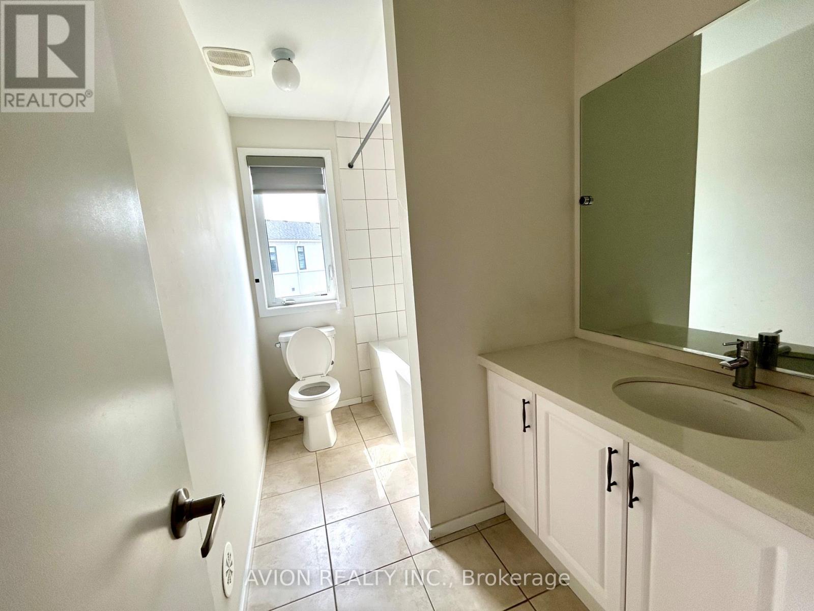 35 Thomas Armstrong Lane, Richmond Hill, Ontario  L4C 5S6 - Photo 15 - N12396319