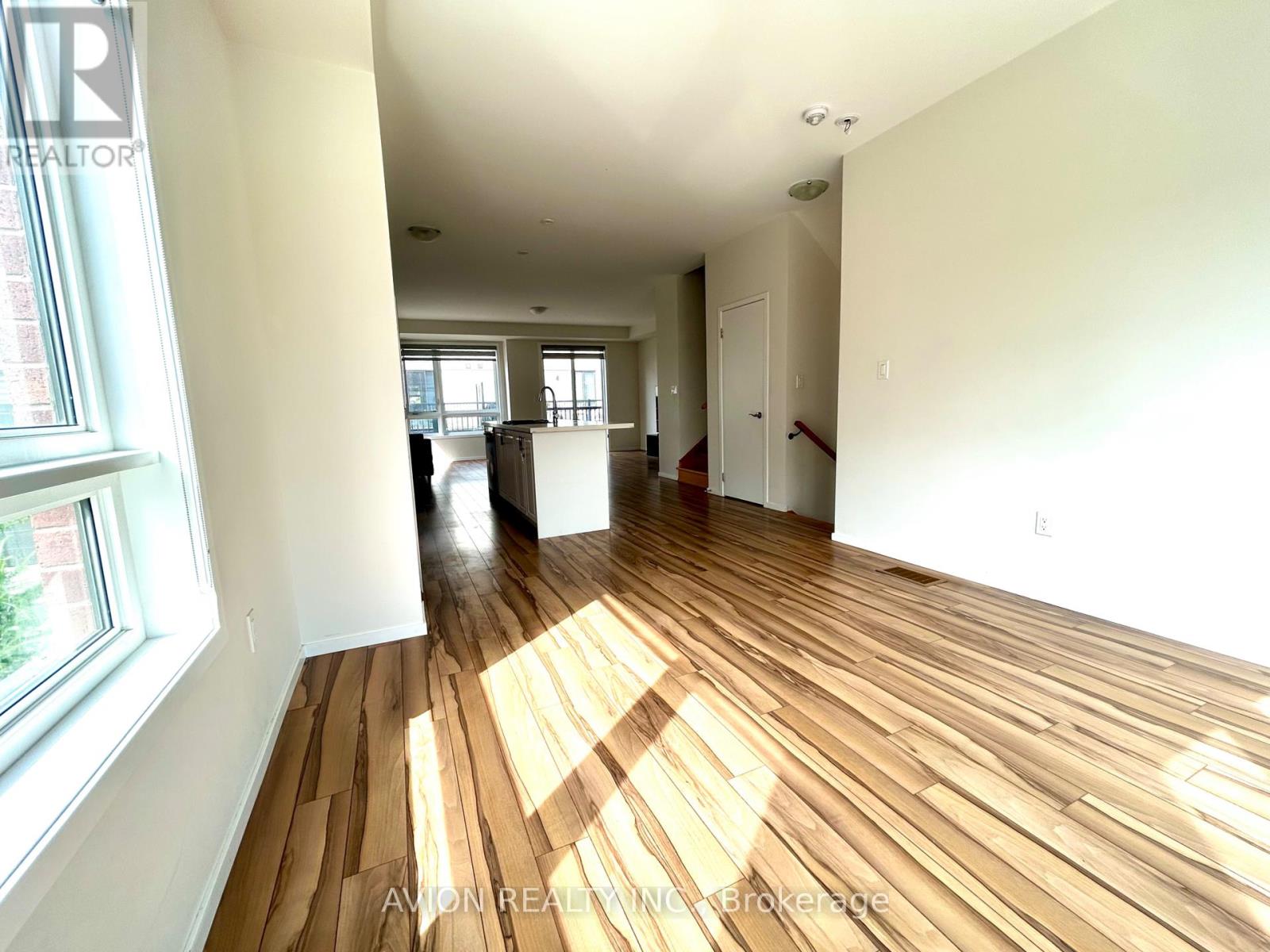 35 Thomas Armstrong Lane, Richmond Hill, Ontario  L4C 5S6 - Photo 4 - N12396319