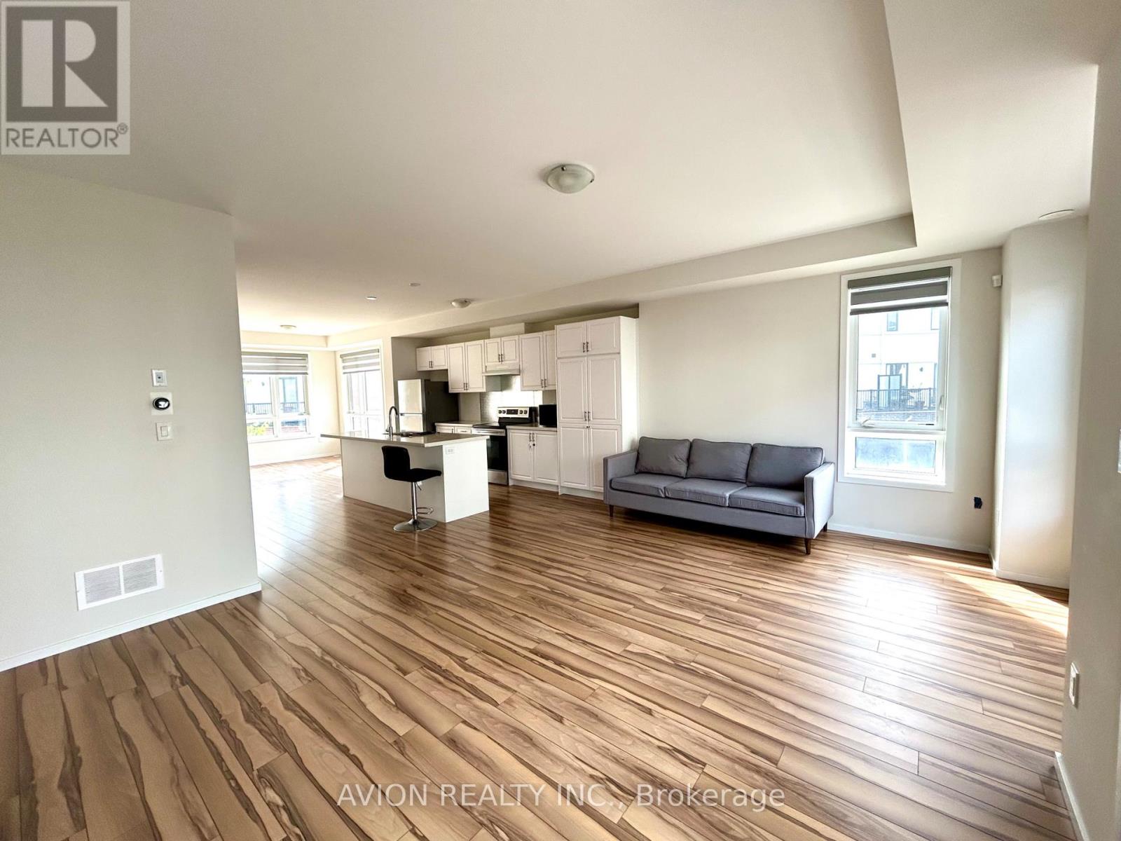 35 Thomas Armstrong Lane, Richmond Hill, Ontario  L4C 5S6 - Photo 5 - N12396319