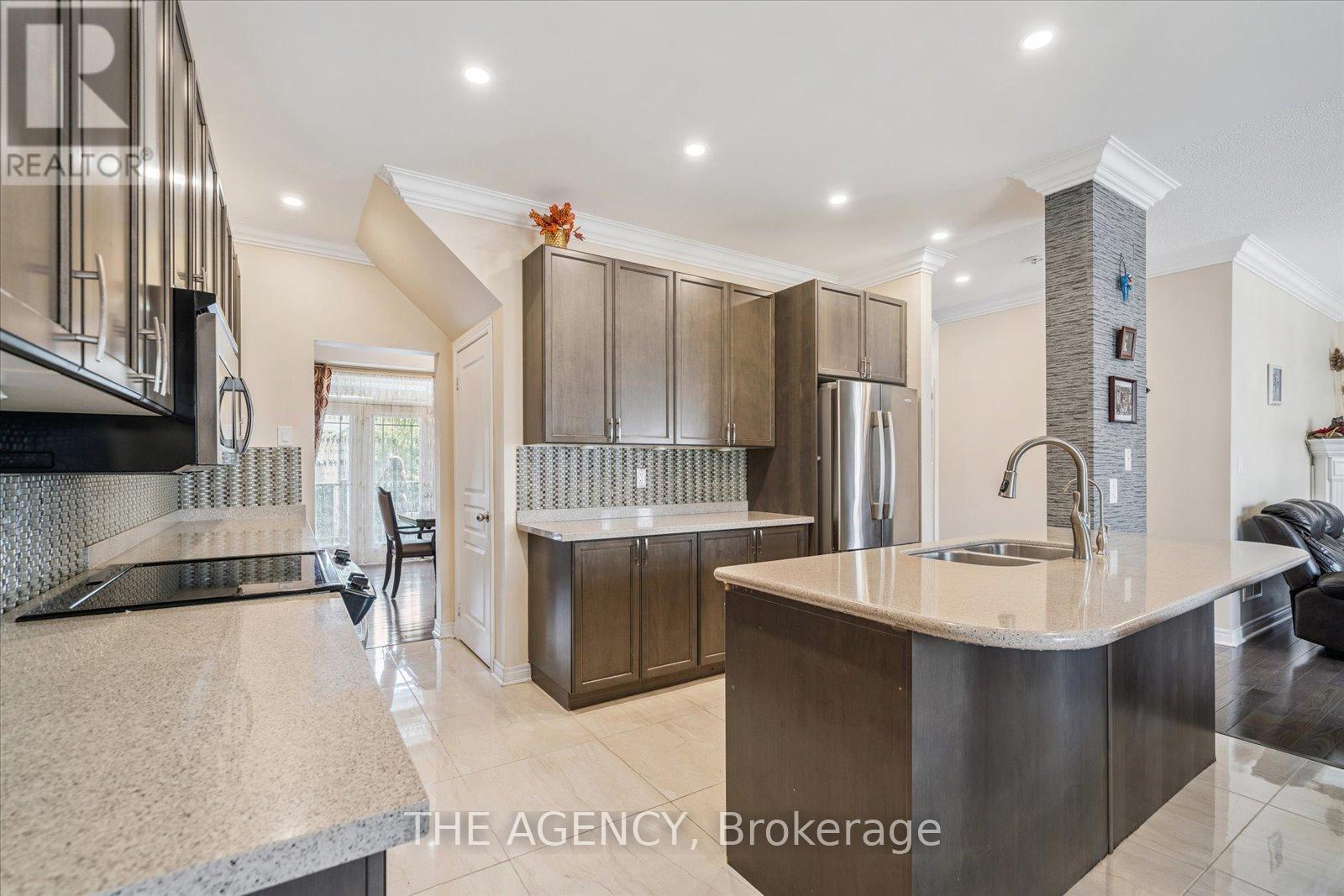 32 Timna Crescent, Vaughan, Ontario  L6A 4L7 - Photo 18 - N12396327