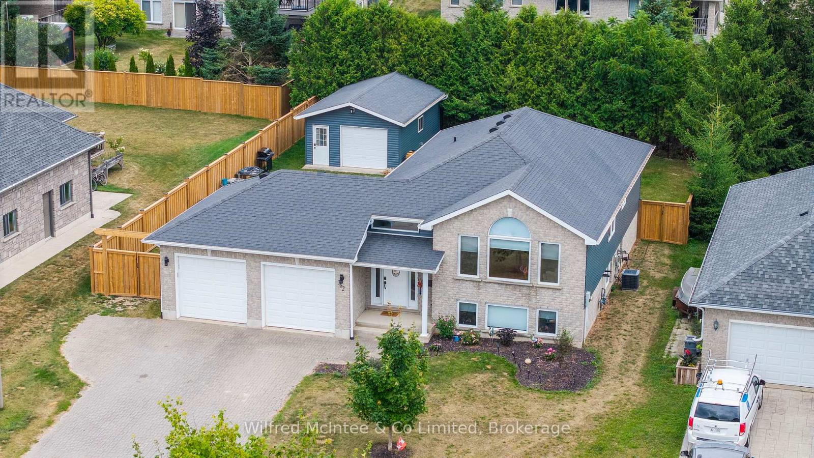 362 Westwood Drive, Brockton, Ontario  N0G 2V0 - Photo 2 - X12337052