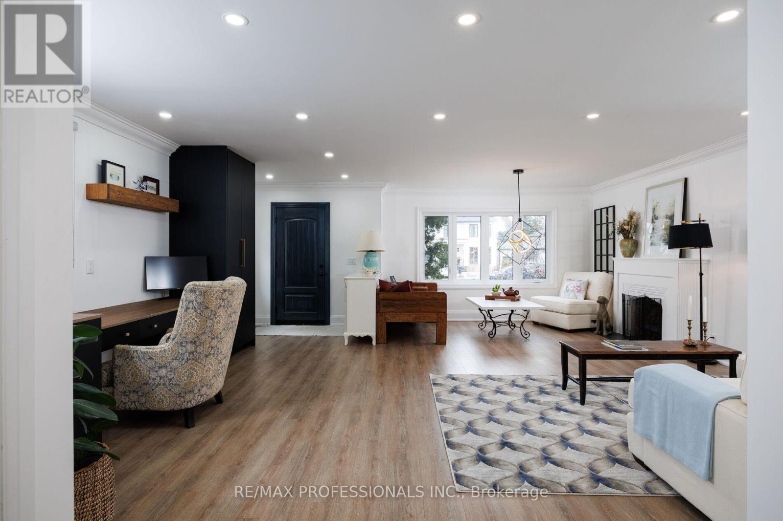 Property at 168 THE KINGSWAY image 1