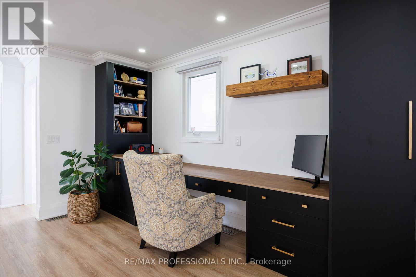 168 The Kingsway, Toronto, Ontario  M8X 2V6 - Photo 7 - W12353629