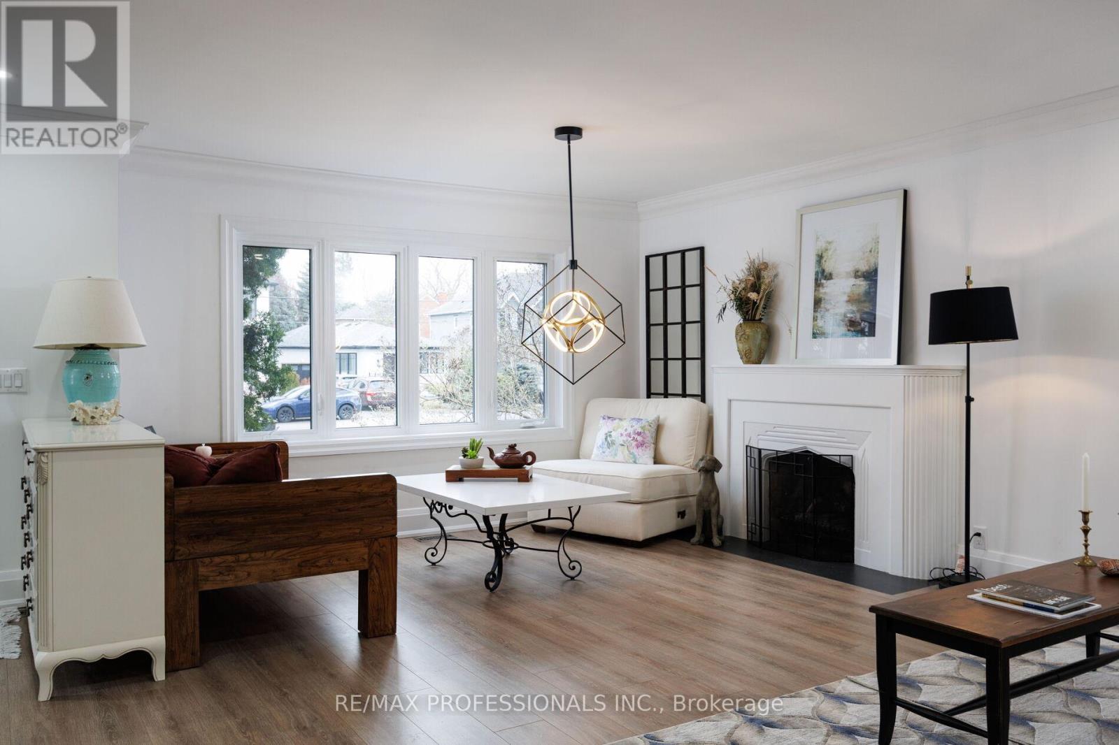 Property at 168 THE KINGSWAY image 3
