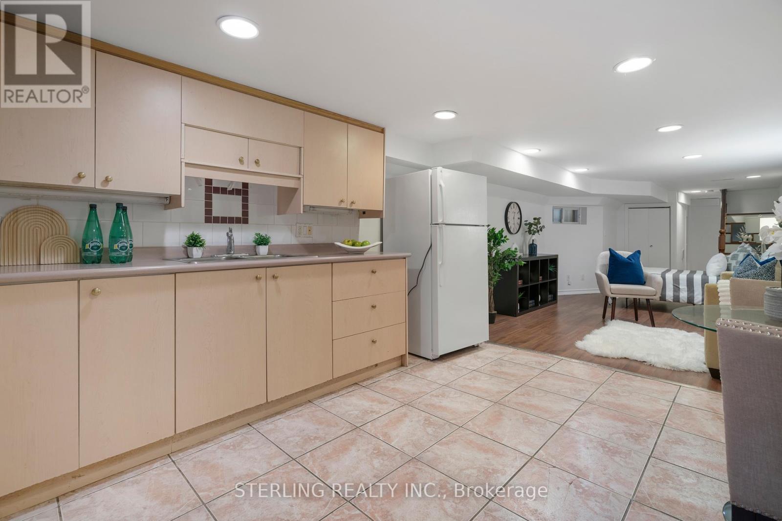 13 Auburn Avenue, Toronto, Ontario  M6H 2L6 - Photo 28 - W12396317