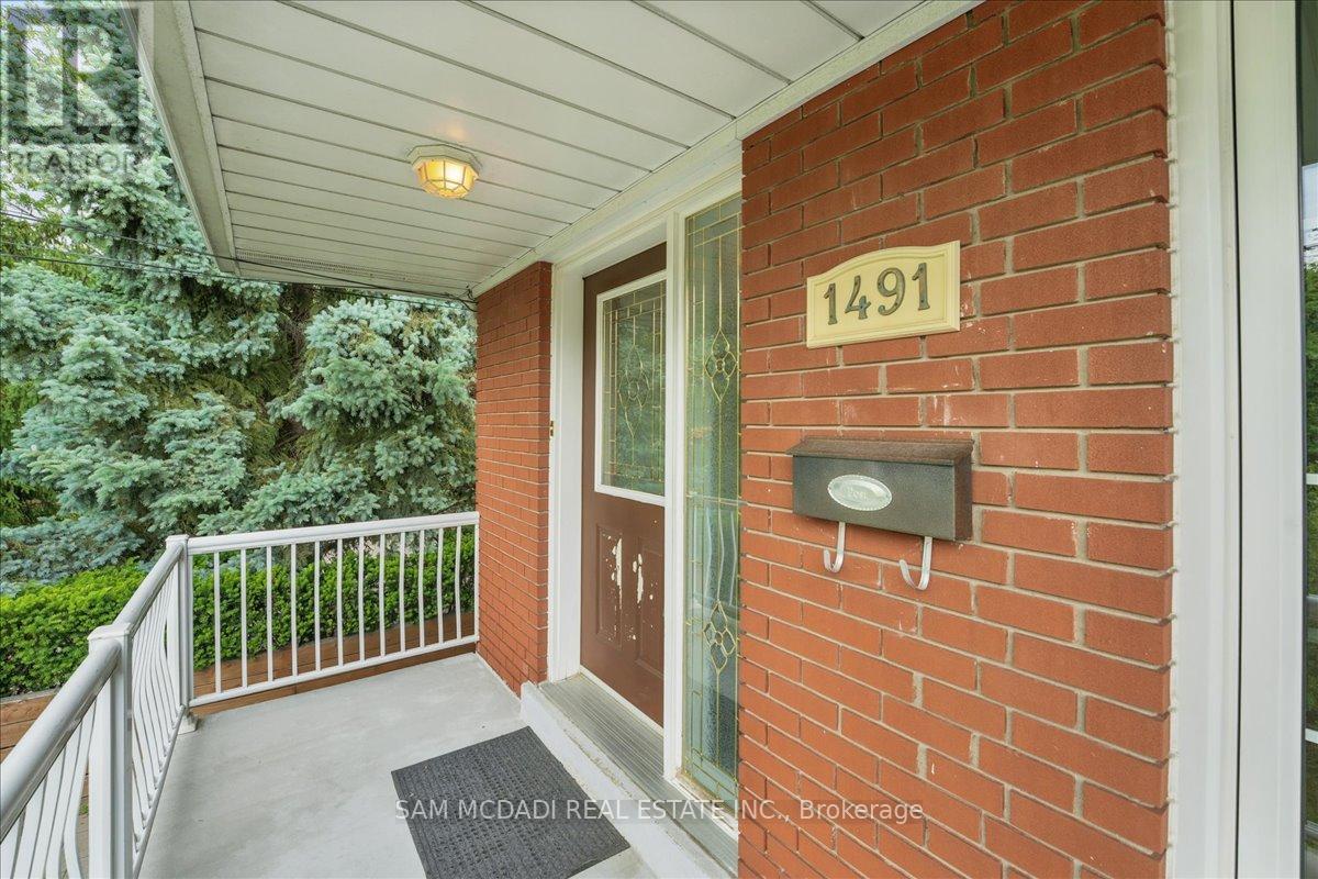 1491 Royal York Road, Toronto, Ontario  M9P 3B3 - Photo 12 - W12396325