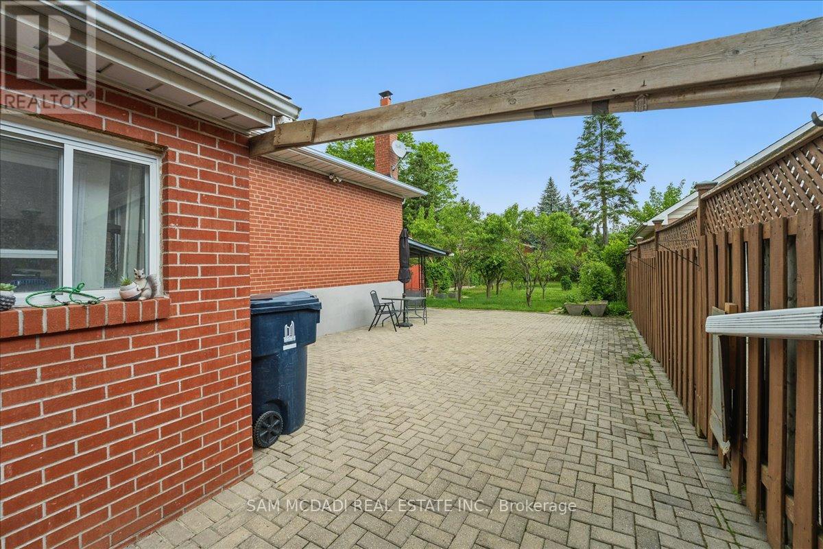 1491 Royal York Road, Toronto, Ontario  M9P 3B3 - Photo 13 - W12396325