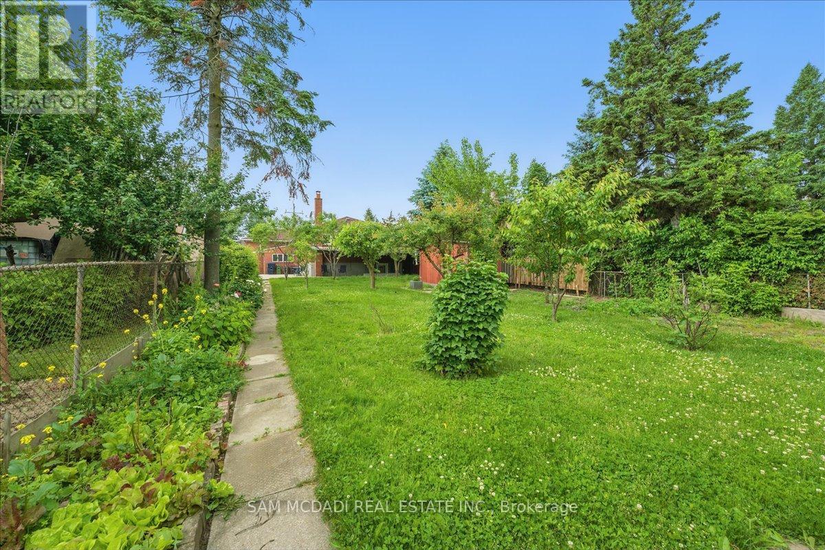 1491 Royal York Road, Toronto, Ontario  M9P 3B3 - Photo 17 - W12396325