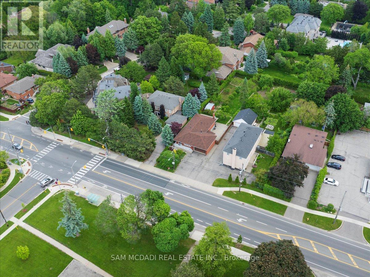1491 Royal York Road, Toronto, Ontario  M9P 3B3 - Photo 9 - W12396325
