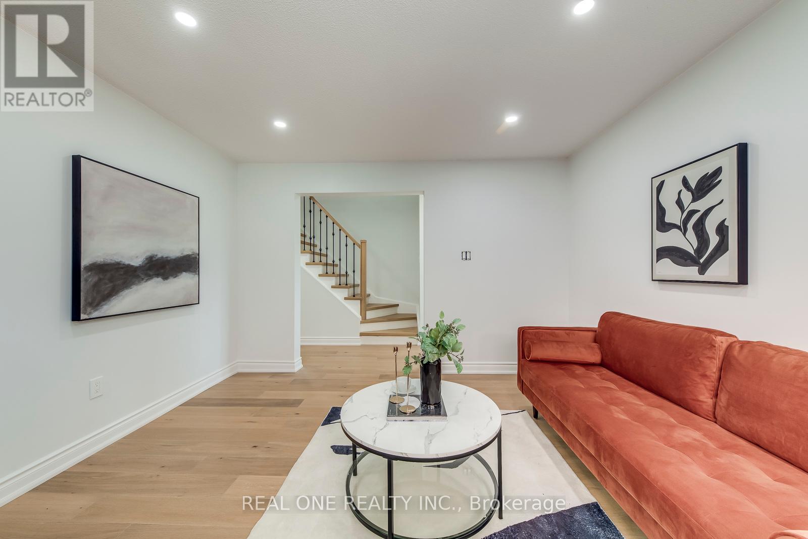 5075 Rising Star Court, Mississauga (Hurontario), Ontario  L5R 2W5 - Photo 10 - W12396346