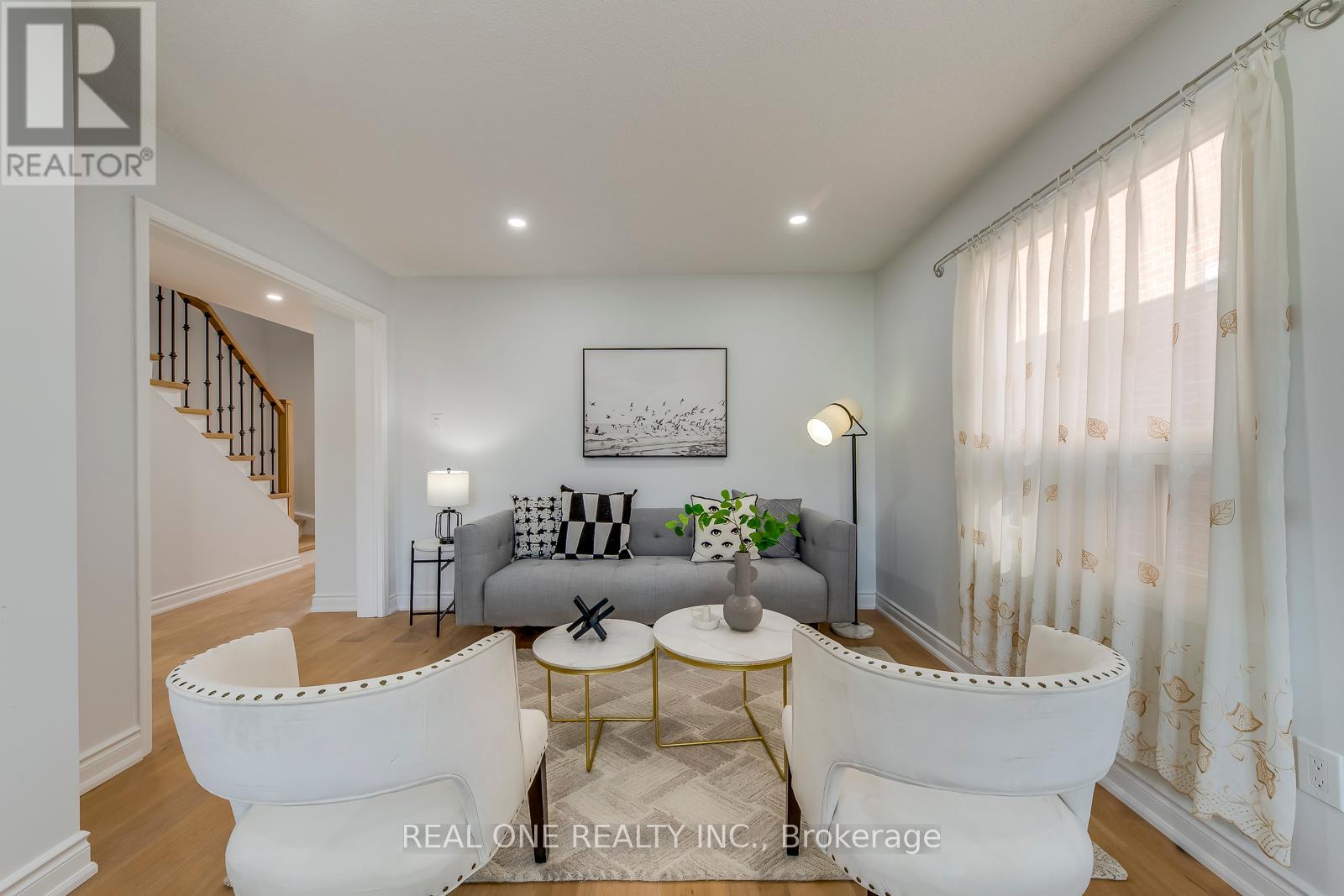 5075 Rising Star Court, Mississauga (Hurontario), Ontario  L5R 2W5 - Photo 11 - W12396346