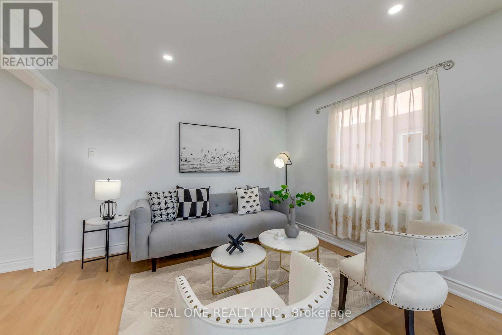 5075 Rising Star Court, Mississauga (Hurontario), Ontario  L5R 2W5 - Photo 12 - W12396346