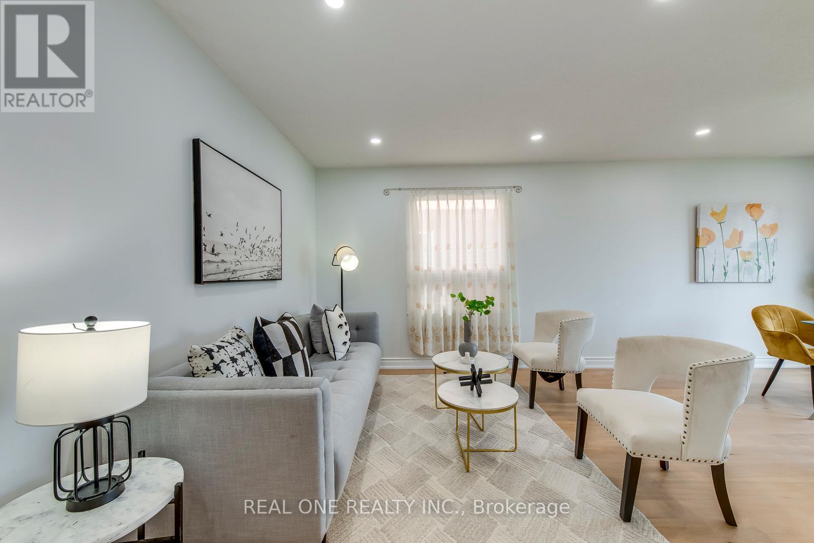 5075 Rising Star Court, Mississauga (Hurontario), Ontario  L5R 2W5 - Photo 13 - W12396346
