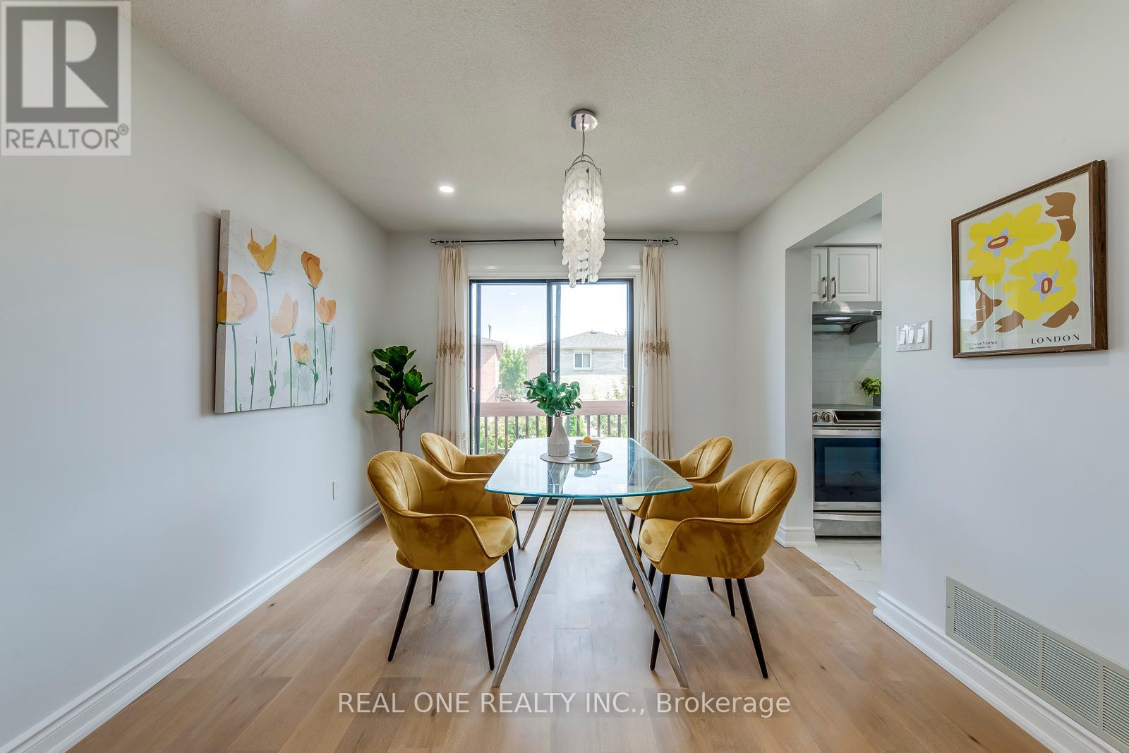 5075 Rising Star Court, Mississauga (Hurontario), Ontario  L5R 2W5 - Photo 16 - W12396346