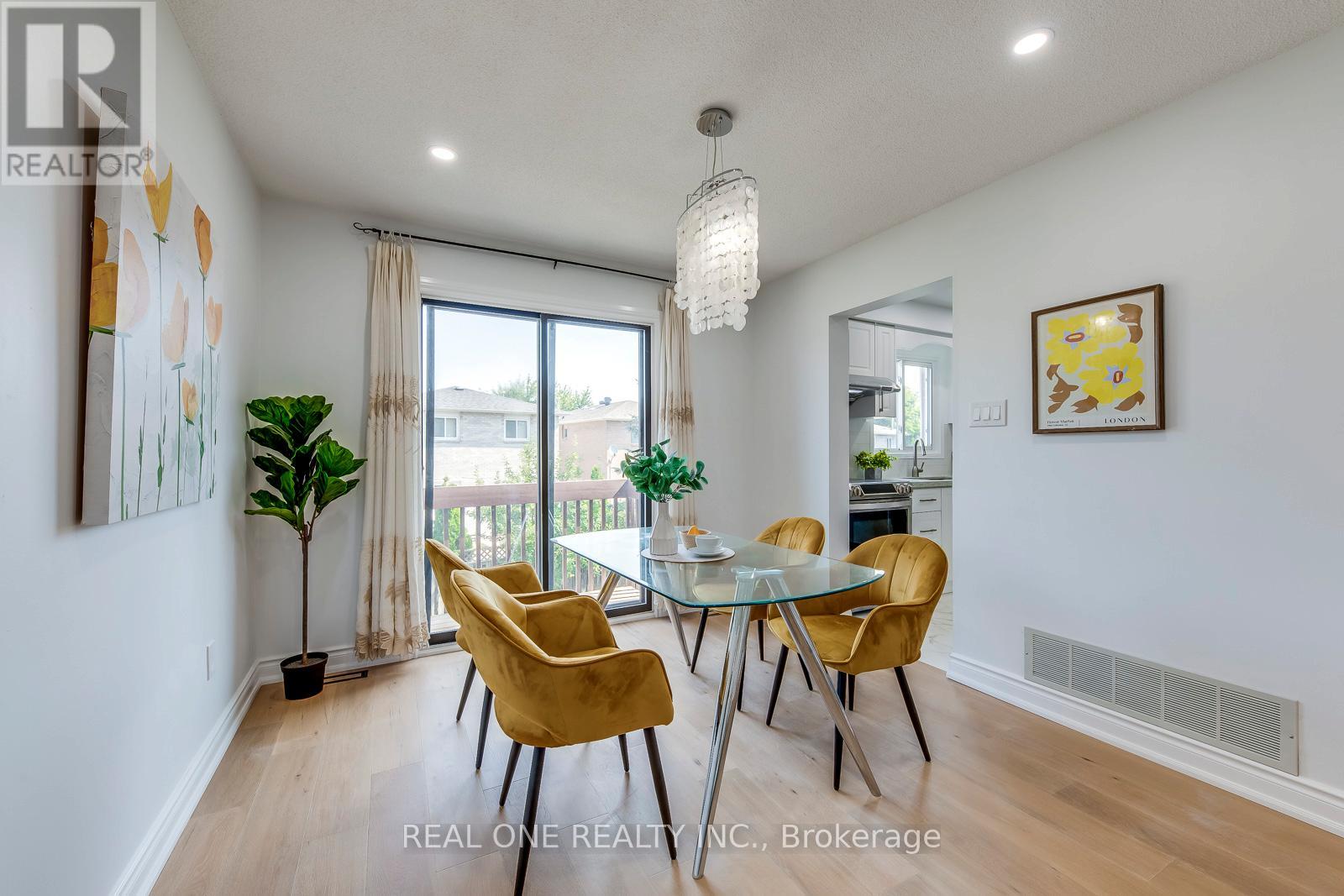 5075 Rising Star Court, Mississauga (Hurontario), Ontario  L5R 2W5 - Photo 17 - W12396346