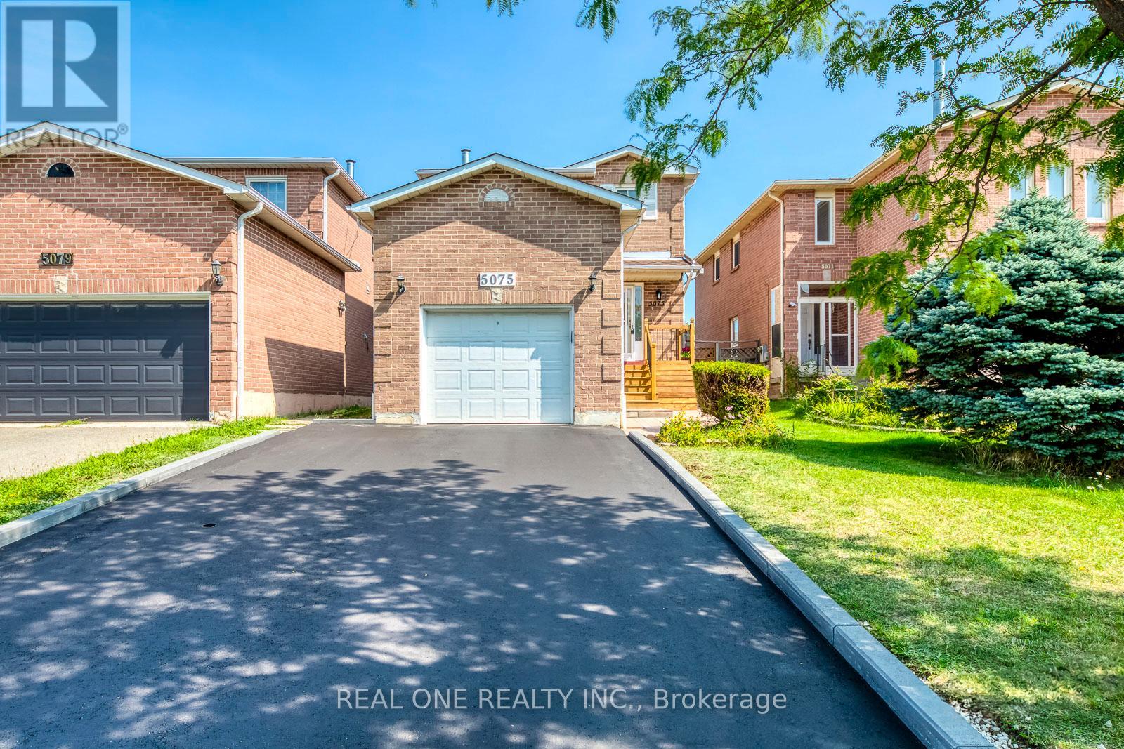 5075 Rising Star Court, Mississauga (Hurontario), Ontario  L5R 2W5 - Photo 2 - W12396346