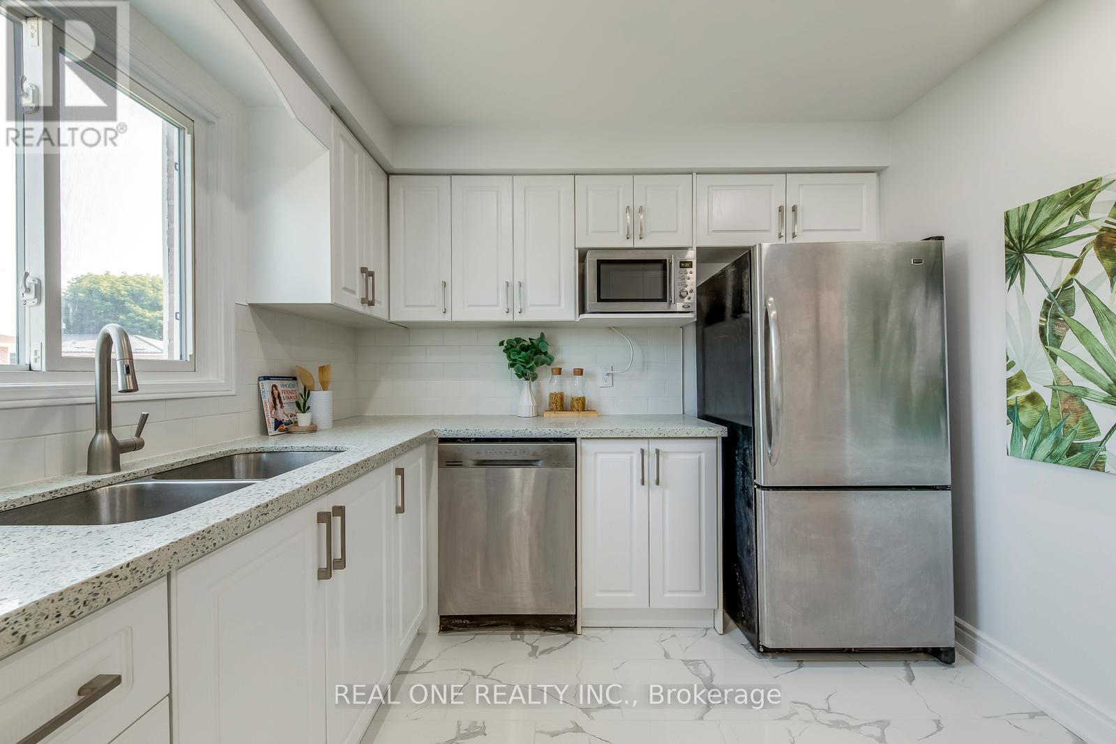 5075 Rising Star Court, Mississauga (Hurontario), Ontario  L5R 2W5 - Photo 23 - W12396346