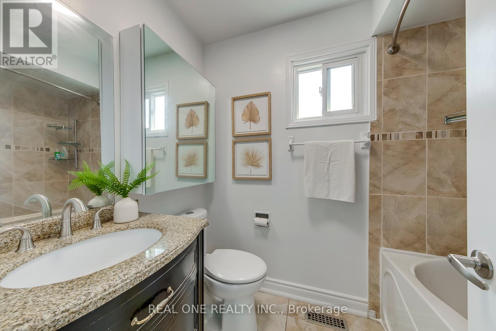 5075 Rising Star Court, Mississauga (Hurontario), Ontario  L5R 2W5 - Photo 32 - W12396346