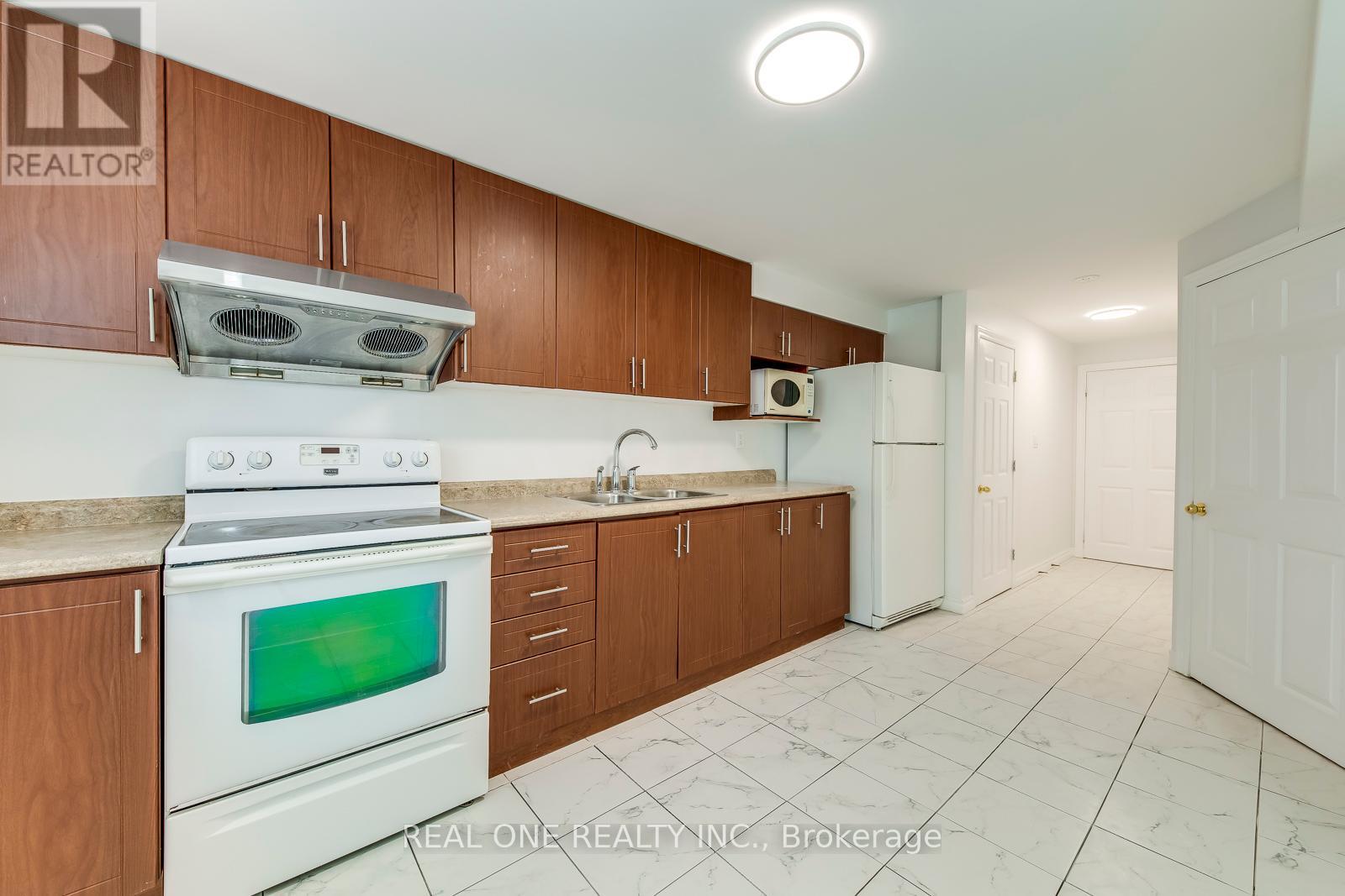 5075 Rising Star Court, Mississauga (Hurontario), Ontario  L5R 2W5 - Photo 40 - W12396346