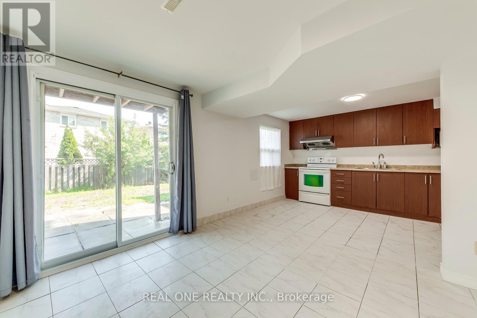 5075 Rising Star Court, Mississauga (Hurontario), Ontario  L5R 2W5 - Photo 42 - W12396346