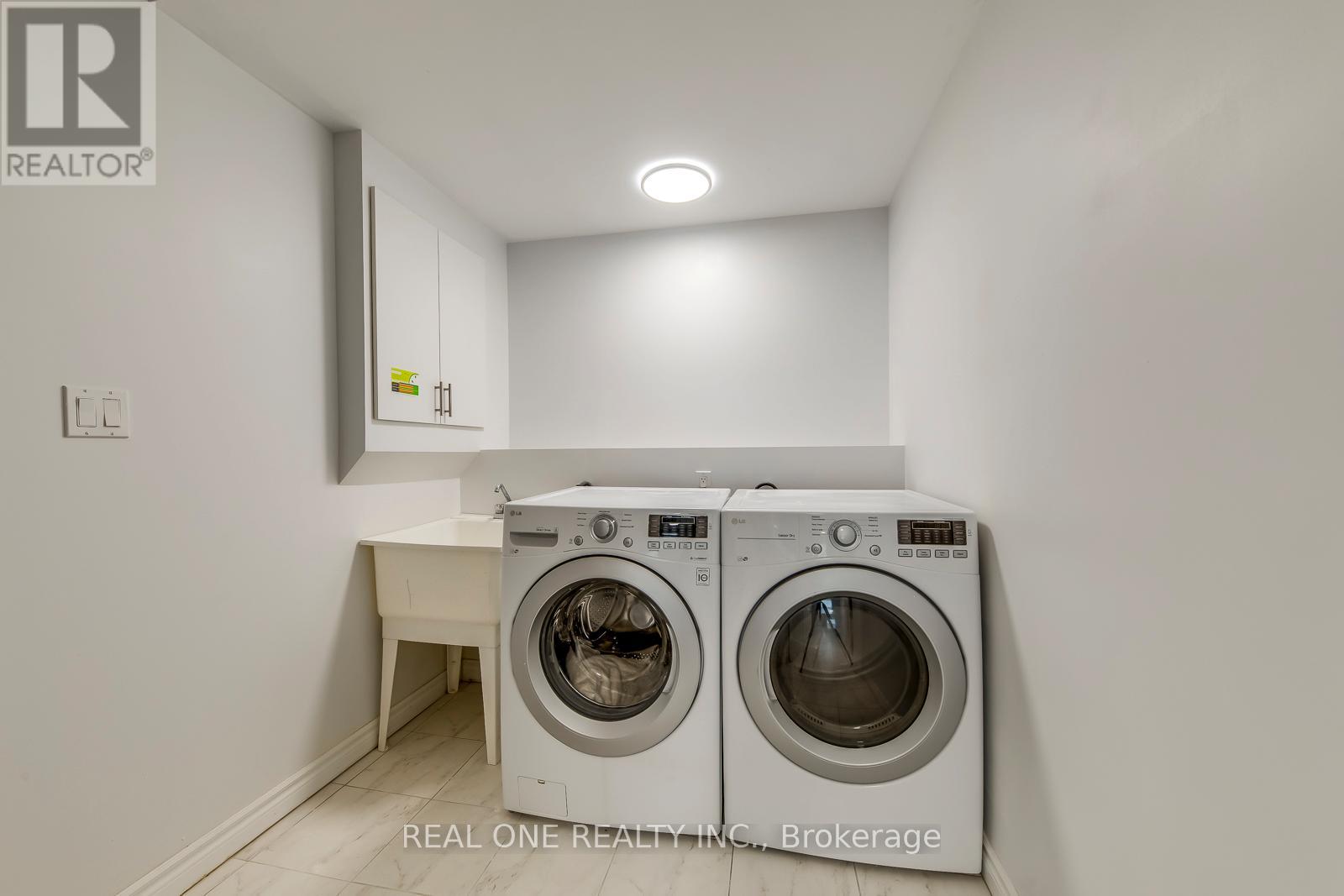 5075 Rising Star Court, Mississauga (Hurontario), Ontario  L5R 2W5 - Photo 47 - W12396346