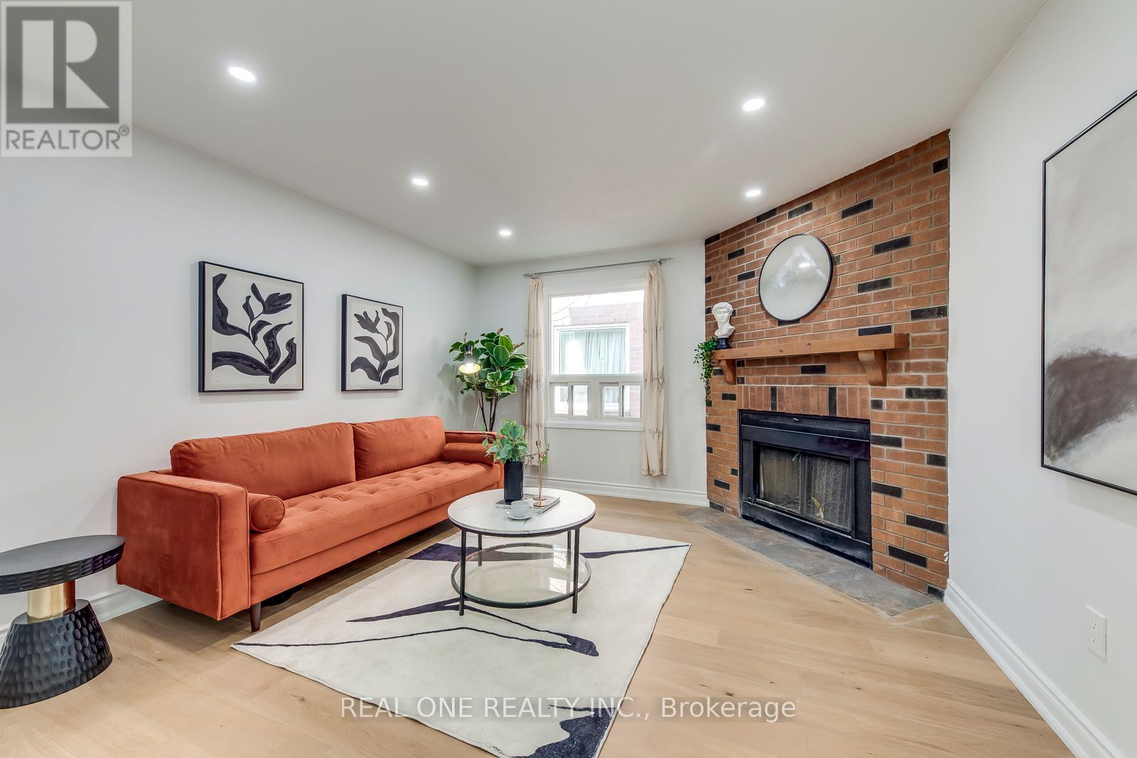 5075 Rising Star Court, Mississauga (Hurontario), Ontario  L5R 2W5 - Photo 8 - W12396346