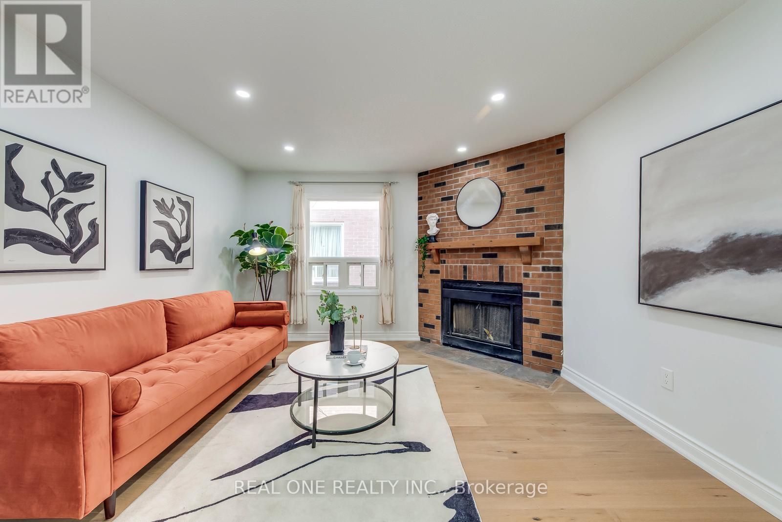 5075 Rising Star Court, Mississauga (Hurontario), Ontario  L5R 2W5 - Photo 9 - W12396346
