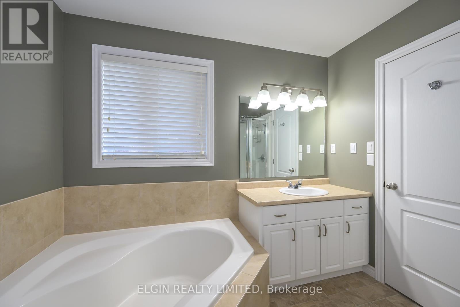 12 Peach Tree Boulevard, St. Thomas, Ontario  N5R 0B3 - Photo 23 - X12396389