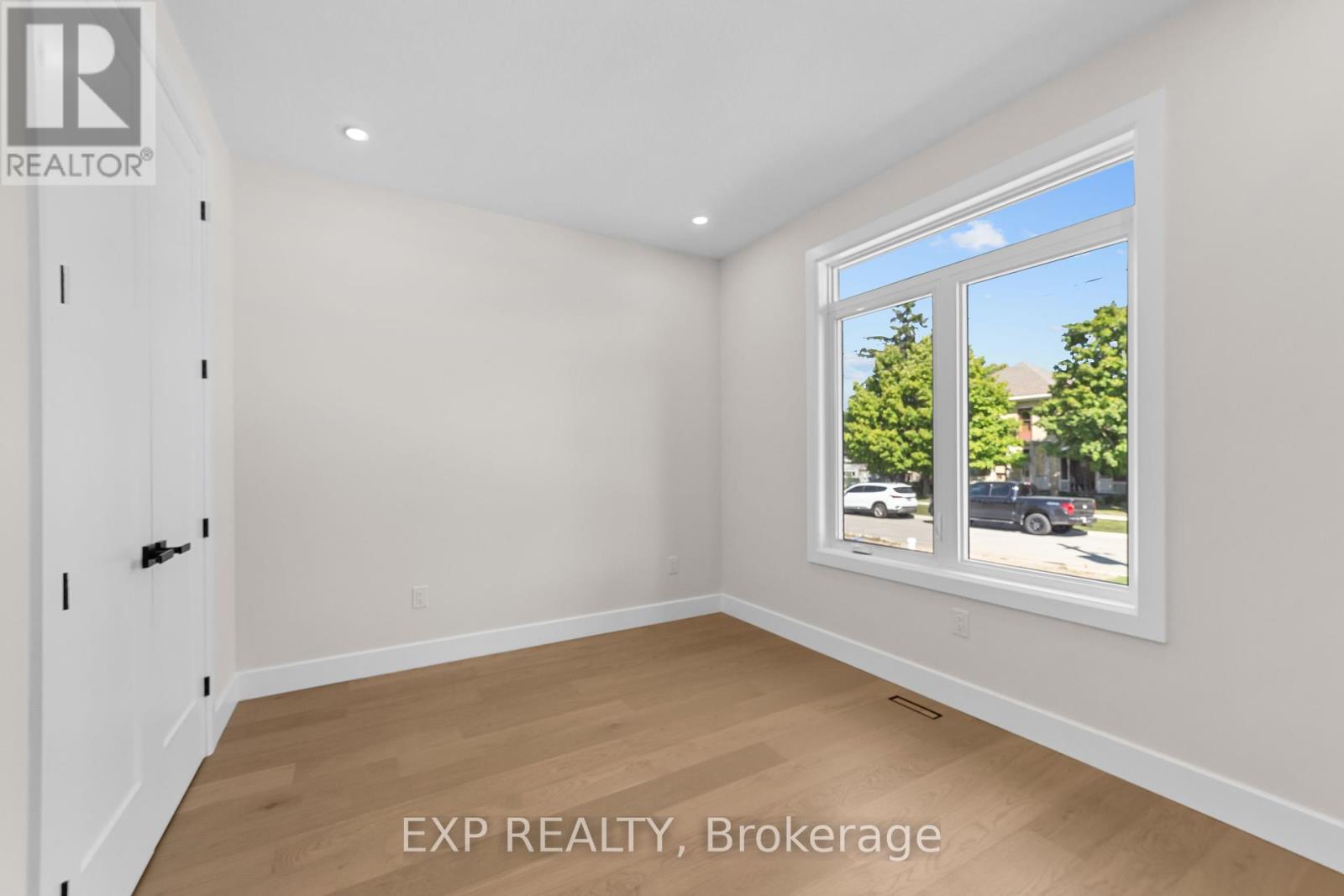 420 Erie Street, Warwick (Watford), Ontario  N0M 2S0 - Photo 10 - X12396408