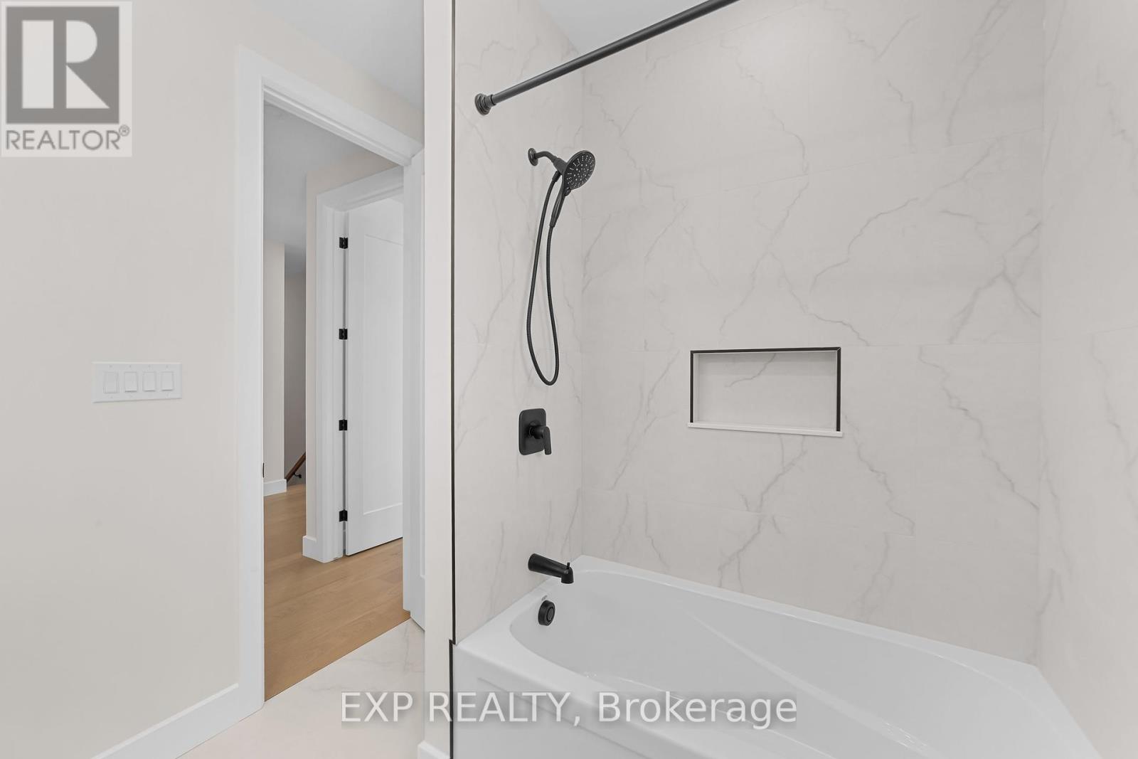 420 Erie Street, Warwick (Watford), Ontario  N0M 2S0 - Photo 12 - X12396408