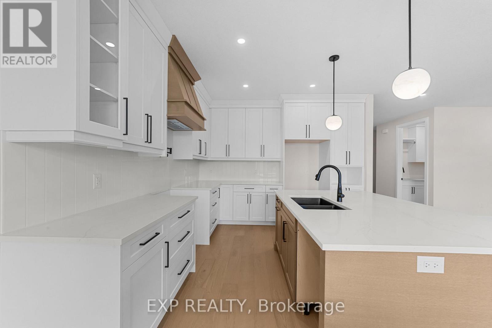 420 Erie Street, Warwick (Watford), Ontario  N0M 2S0 - Photo 16 - X12396408