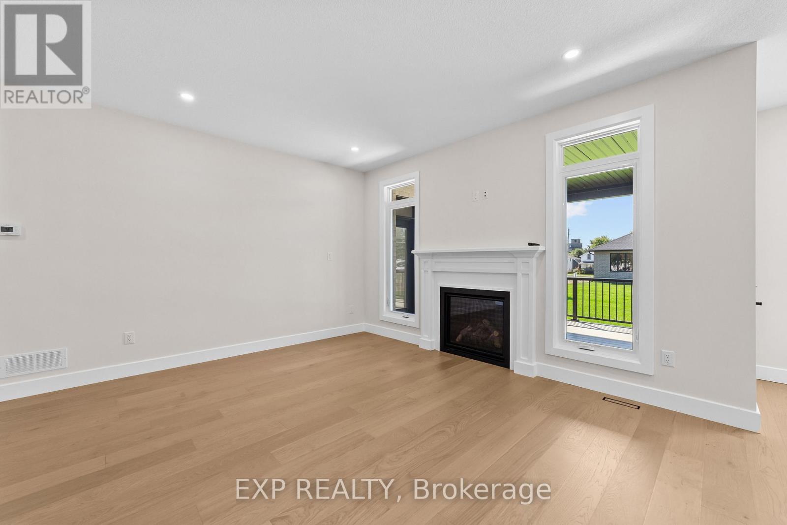 420 Erie Street, Warwick (Watford), Ontario  N0M 2S0 - Photo 19 - X12396408