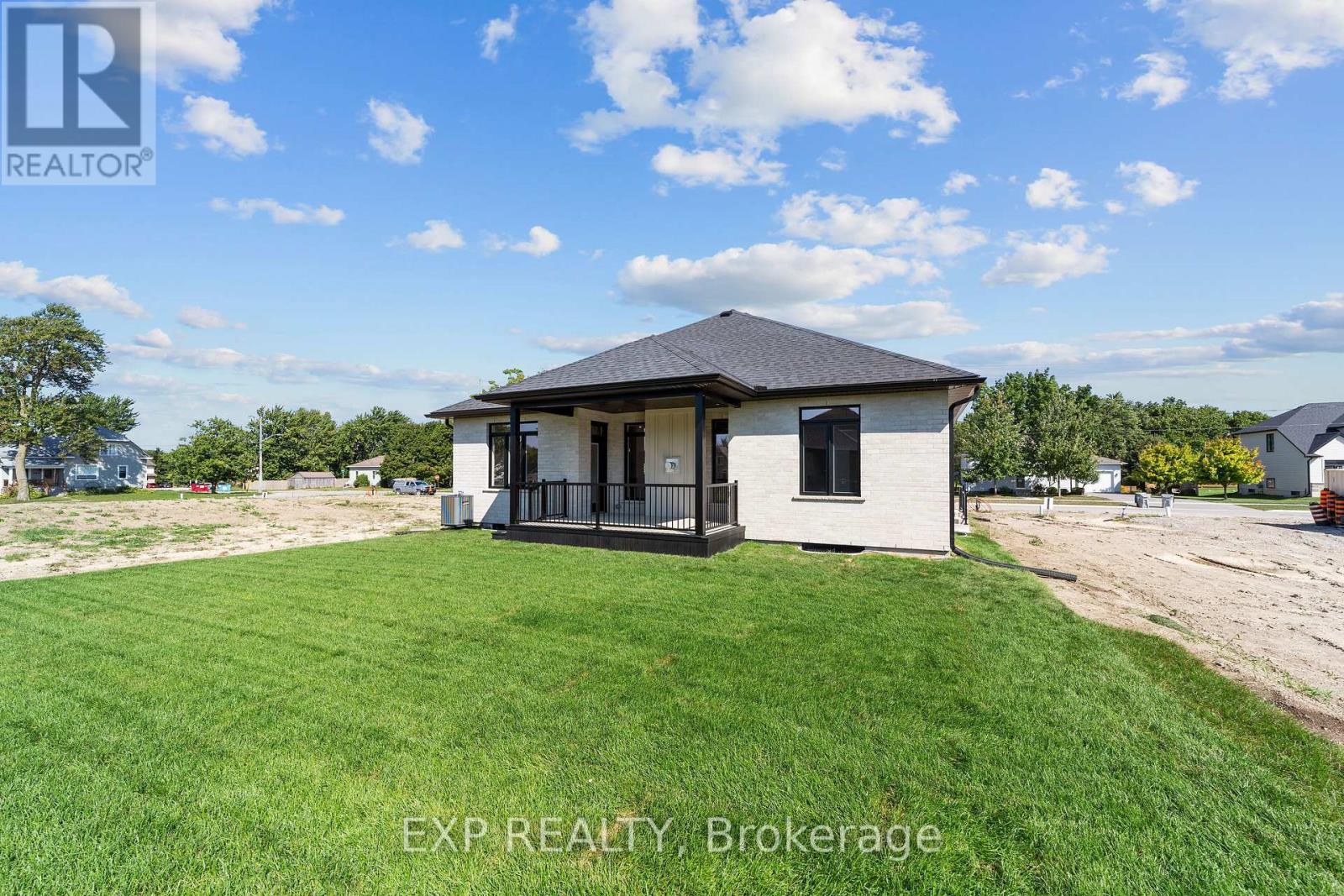 420 Erie Street, Warwick (Watford), Ontario  N0M 2S0 - Photo 7 - X12396408