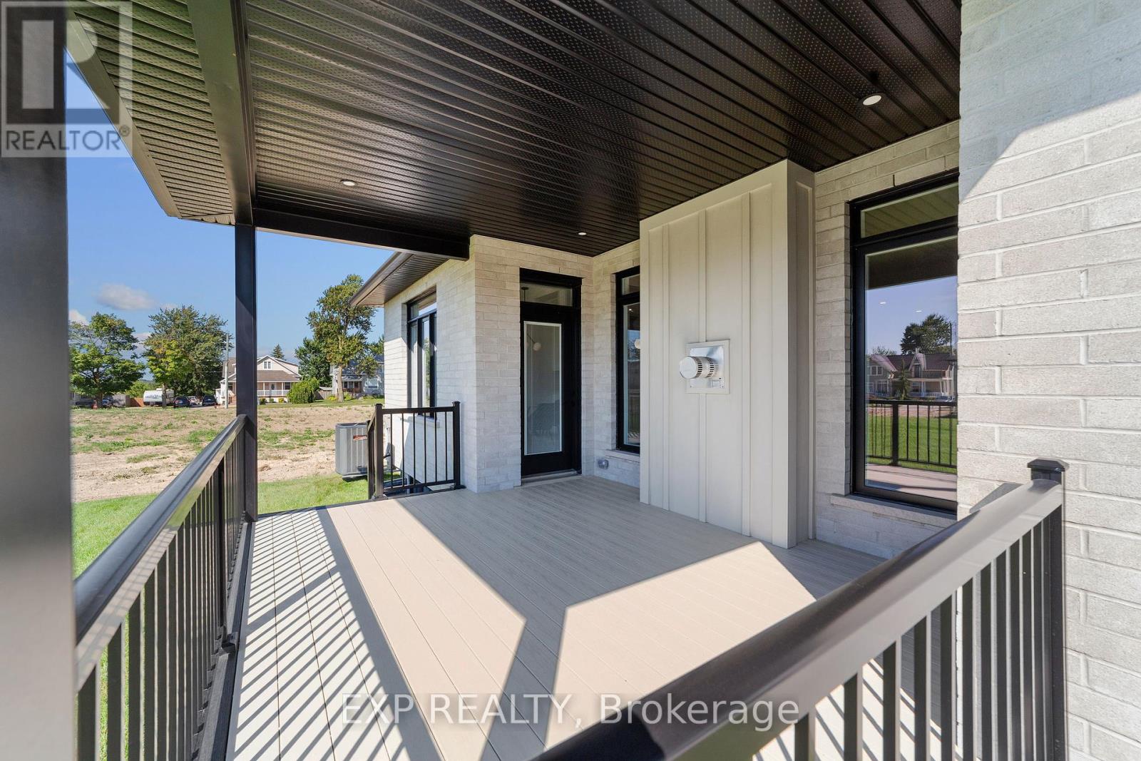 420 Erie Street, Warwick (Watford), Ontario  N0M 2S0 - Photo 8 - X12396408