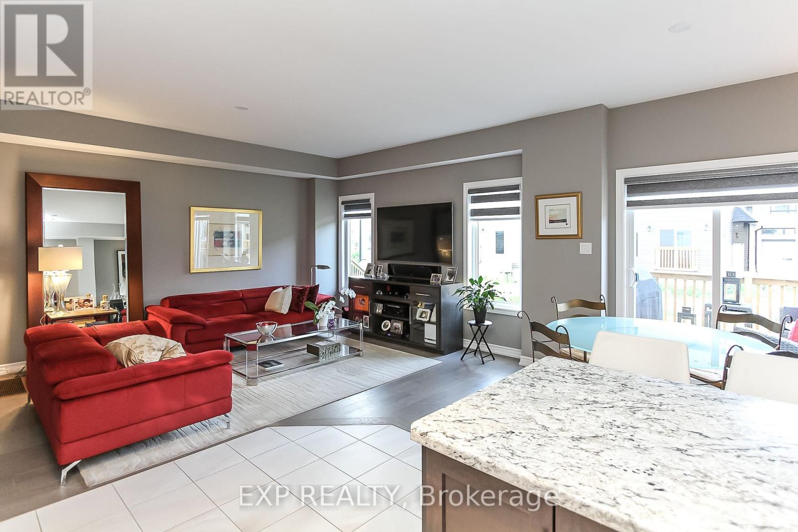 119 Rosie Street, Blue Mountains, Ontario  N0H 1J0 - Photo 2 - X12396307