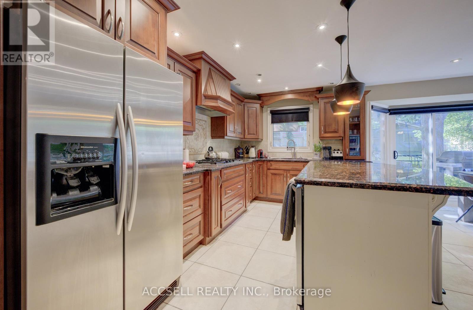 600 Highvalley Road, Hamilton, Ontario  L9G 3X3 - Photo 5 - X12396352