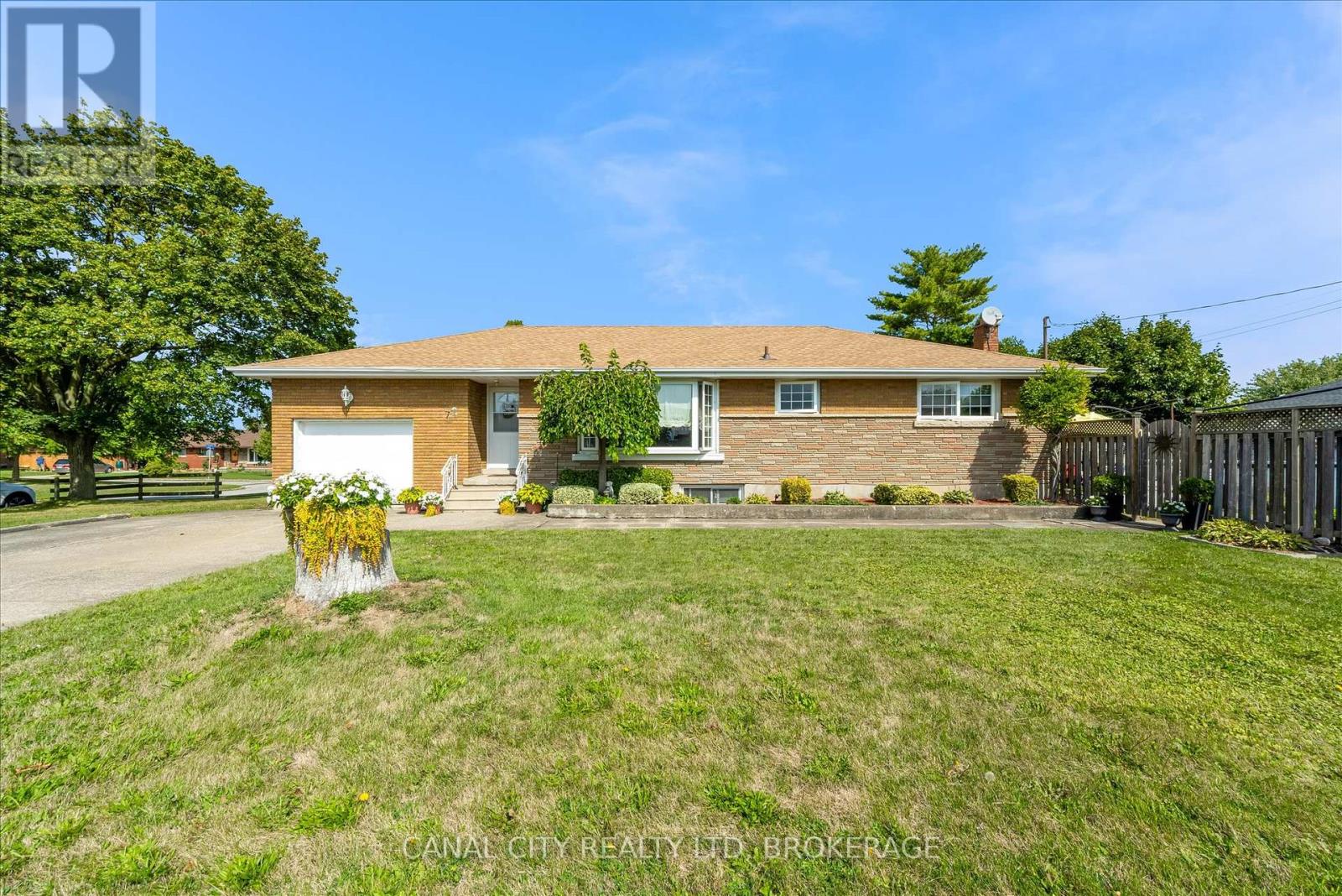 72 Maitland Street, Thorold, Ontario  L2V 3A9 - Photo 1 - X12396425