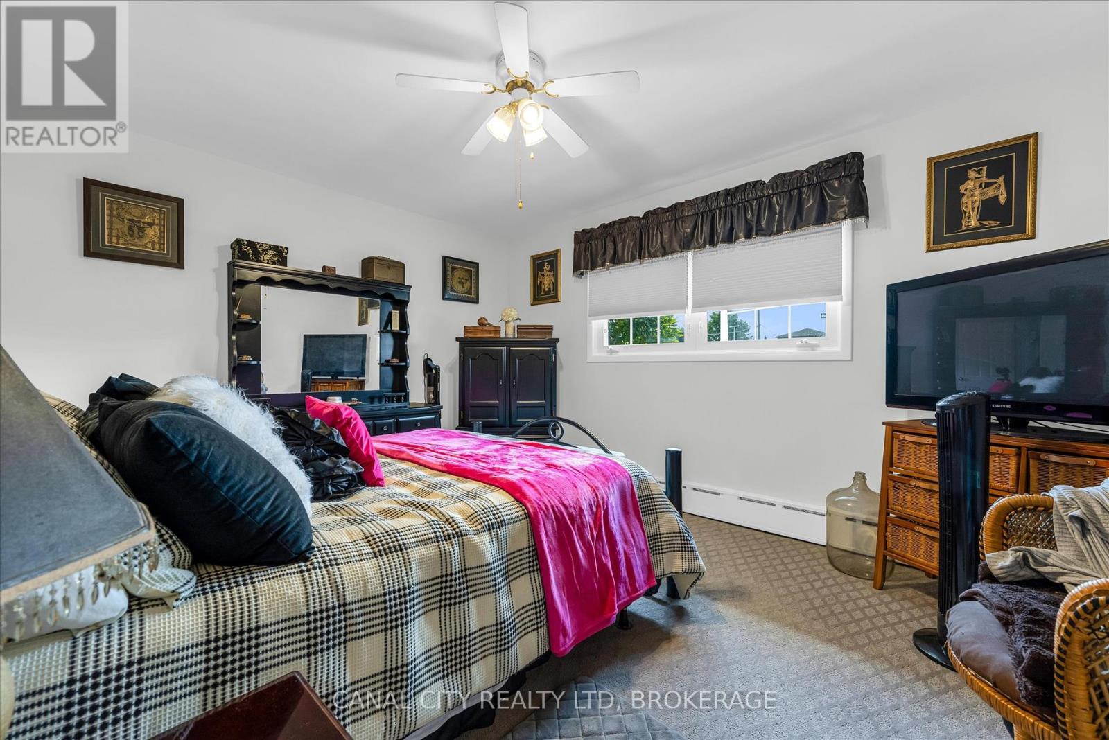 72 Maitland Street, Thorold, Ontario  L2V 3A9 - Photo 14 - X12396425