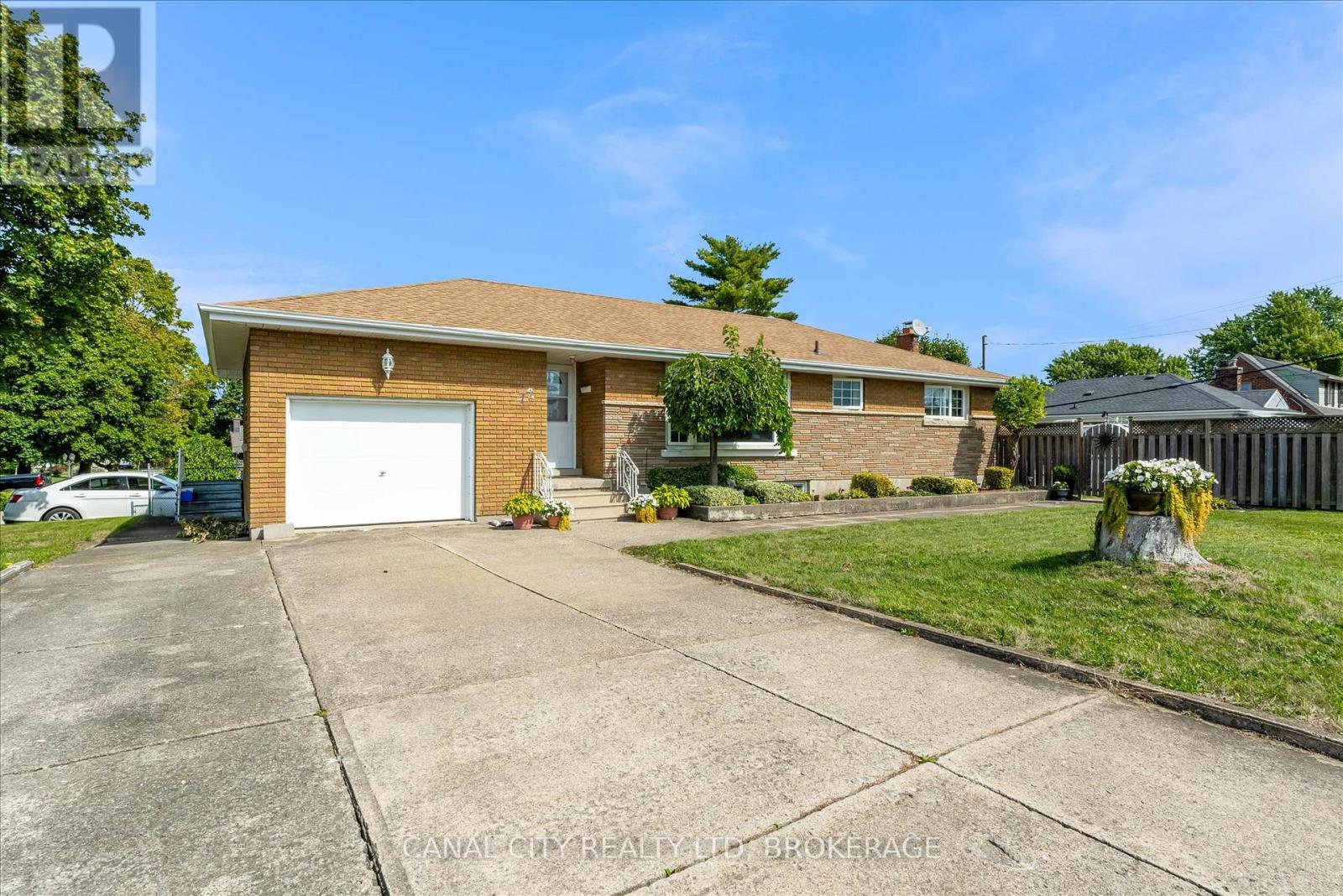 72 Maitland Street, Thorold, Ontario  L2V 3A9 - Photo 3 - X12396425