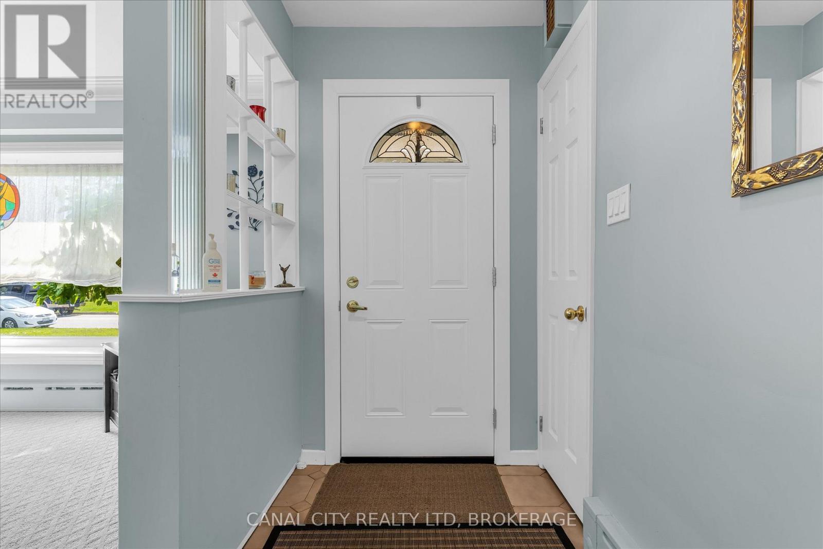 72 Maitland Street, Thorold, Ontario  L2V 3A9 - Photo 5 - X12396425