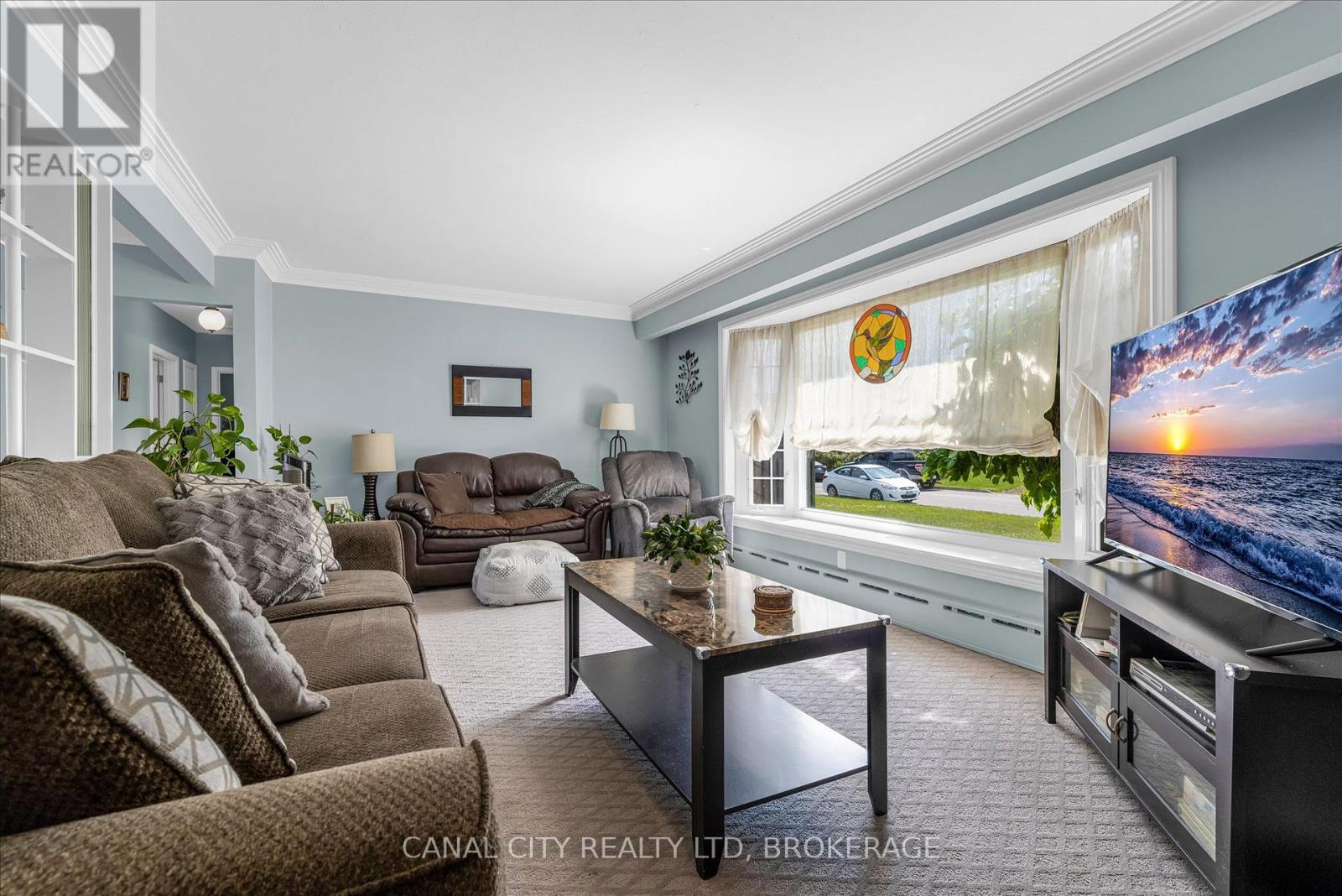72 Maitland Street, Thorold, Ontario  L2V 3A9 - Photo 6 - X12396425