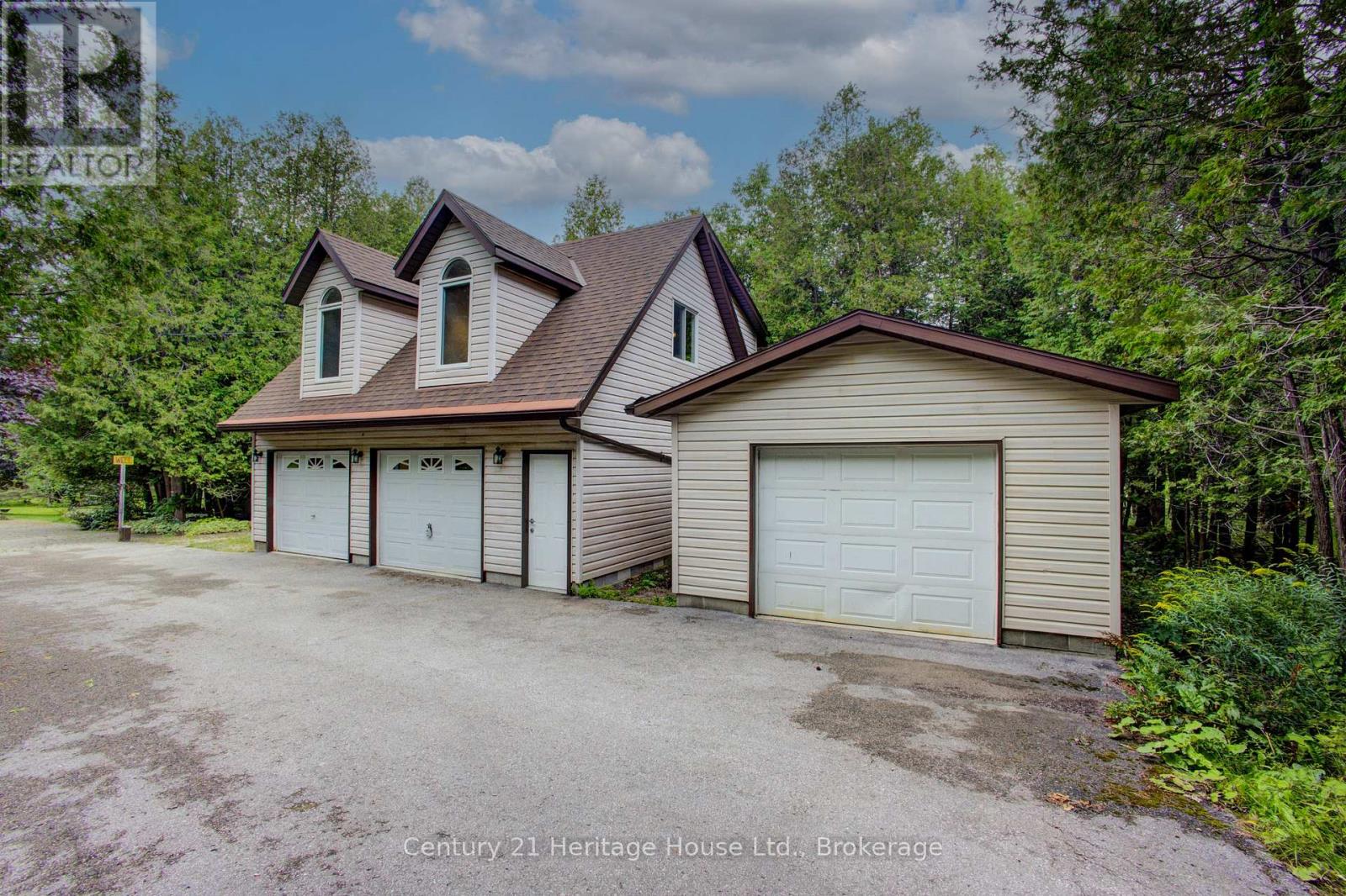 473514 Camp Oliver Road, West Grey, Ontario  N0C 1K0 - Photo 5 - X12396433
