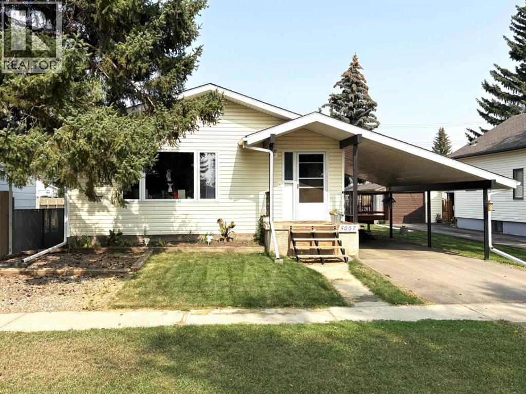 5007 46 Avenue, Forestburg, Alberta  T0B 1N0 - Photo 2 - A2254450