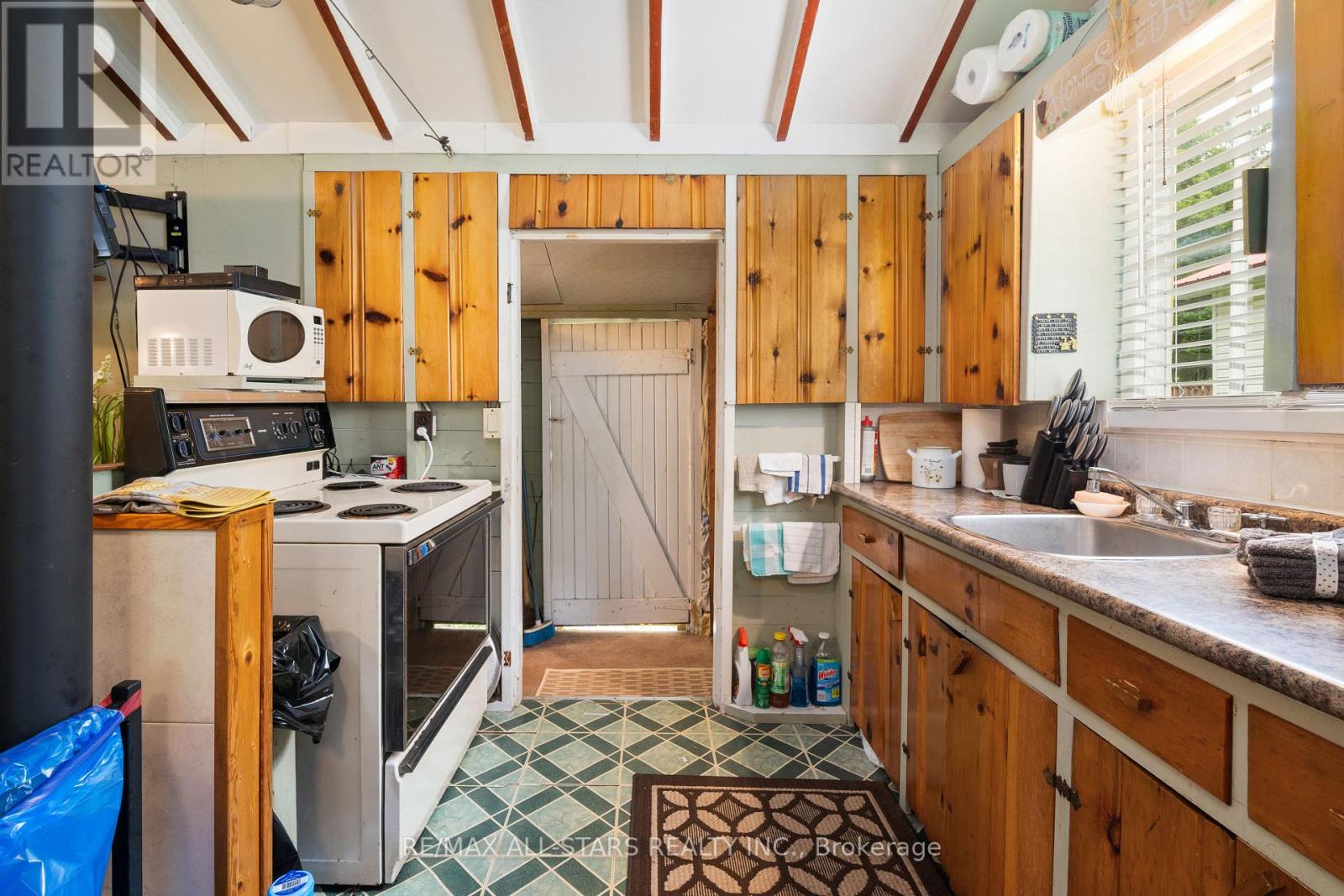 93 Sturgeon Glen Road, Kawartha Lakes, Ontario  K0M 1N0 - Photo 11 - X12396392