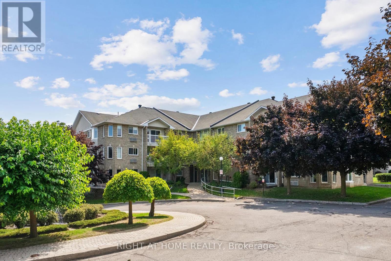 122b - 1099 Clonsilla Avenue, Peterborough, Ontario  K9J 8L8 - Photo 3 - X12396405
