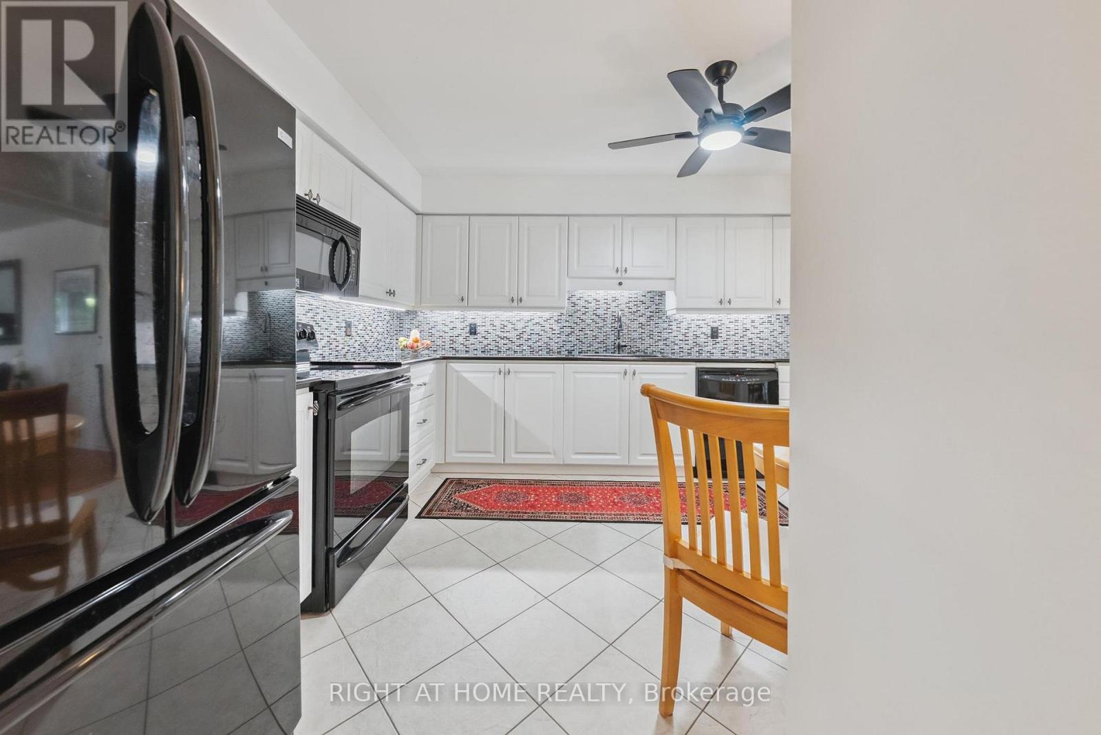 122b - 1099 Clonsilla Avenue, Peterborough, Ontario  K9J 8L8 - Photo 8 - X12396405