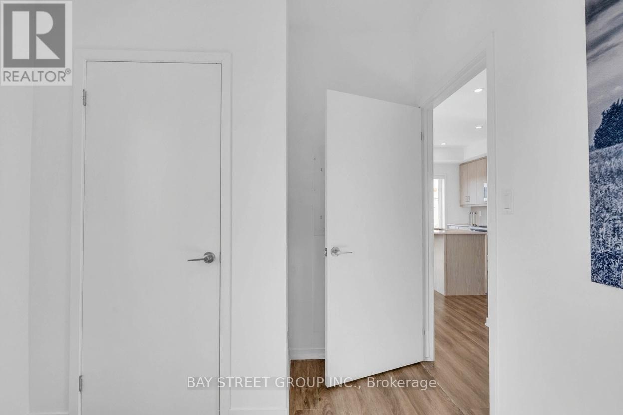 268 - 150 Honeycrisp Crescent, Vaughan, Ontario  L4K 0N1 - Photo 10 - N12396072