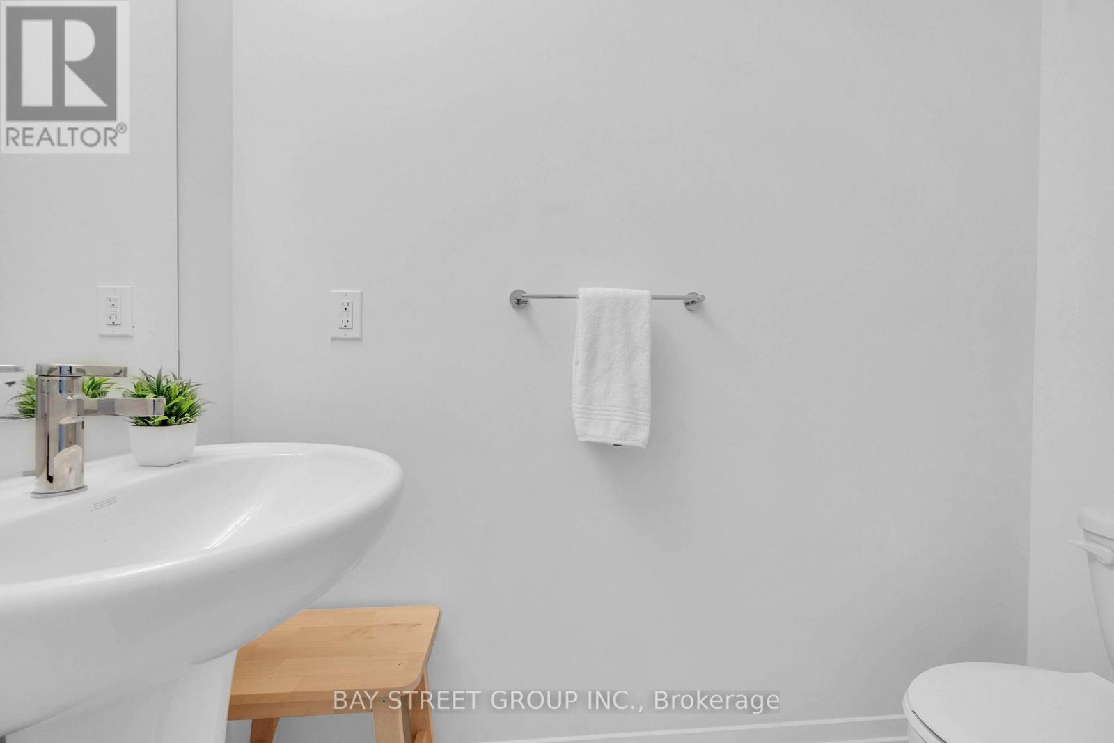 268 - 150 Honeycrisp Crescent, Vaughan, Ontario  L4K 0N1 - Photo 12 - N12396072